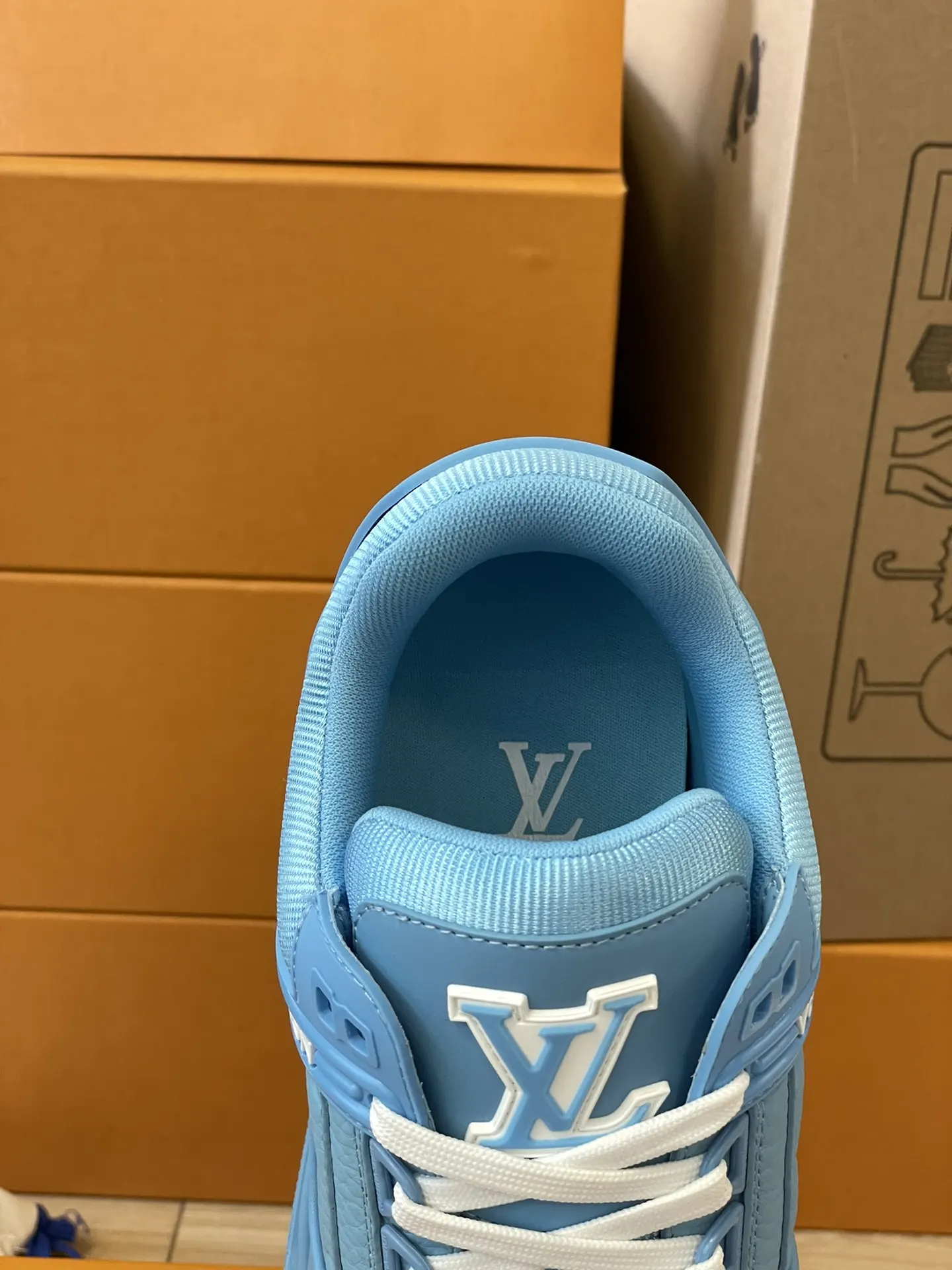Louis Vuitton 运动鞋
