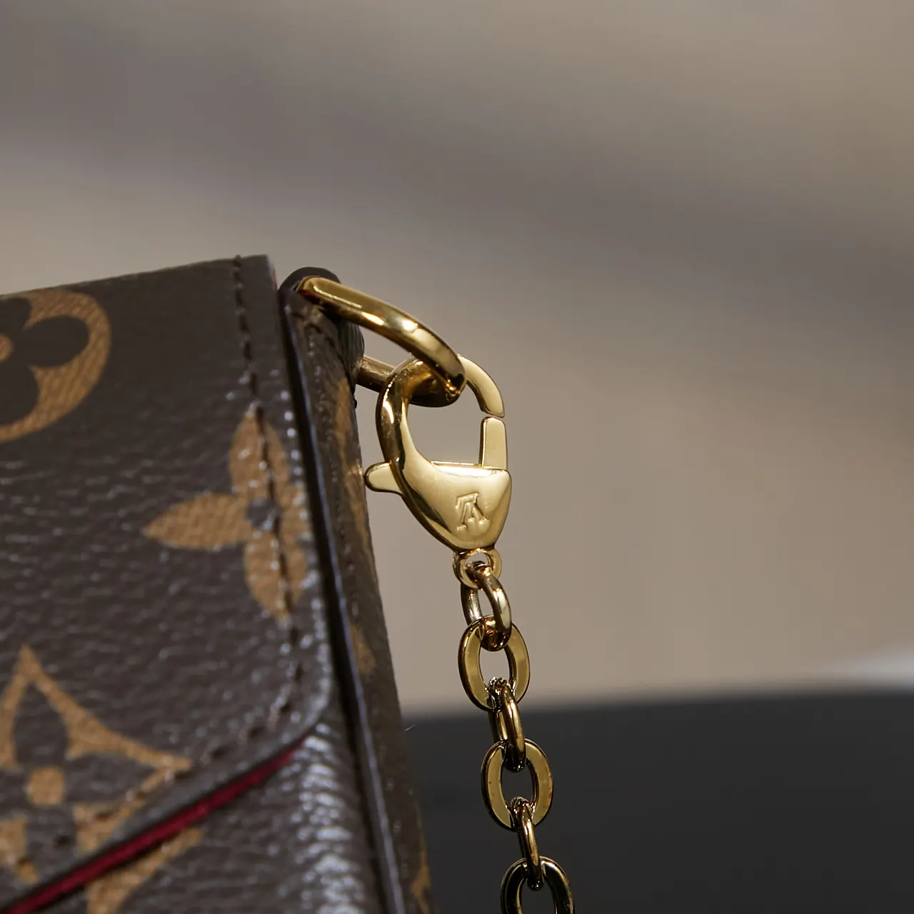 Louis Vuitton M81896 斜挎包