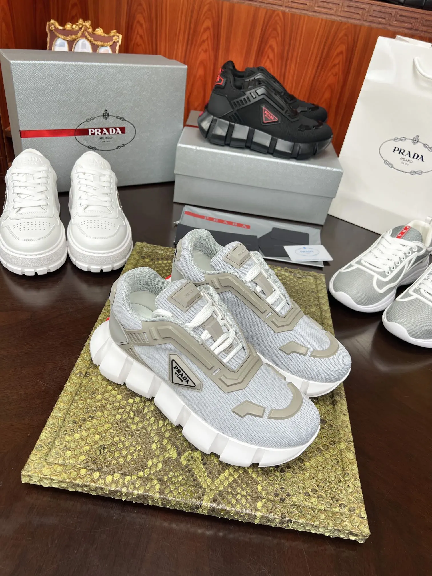 PRADA 牛皮 休闲鞋 舒适百搭款