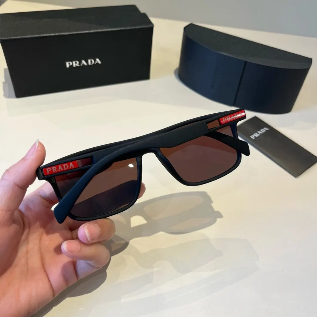 PRADA 太阳眼镜 时尚遮阳款