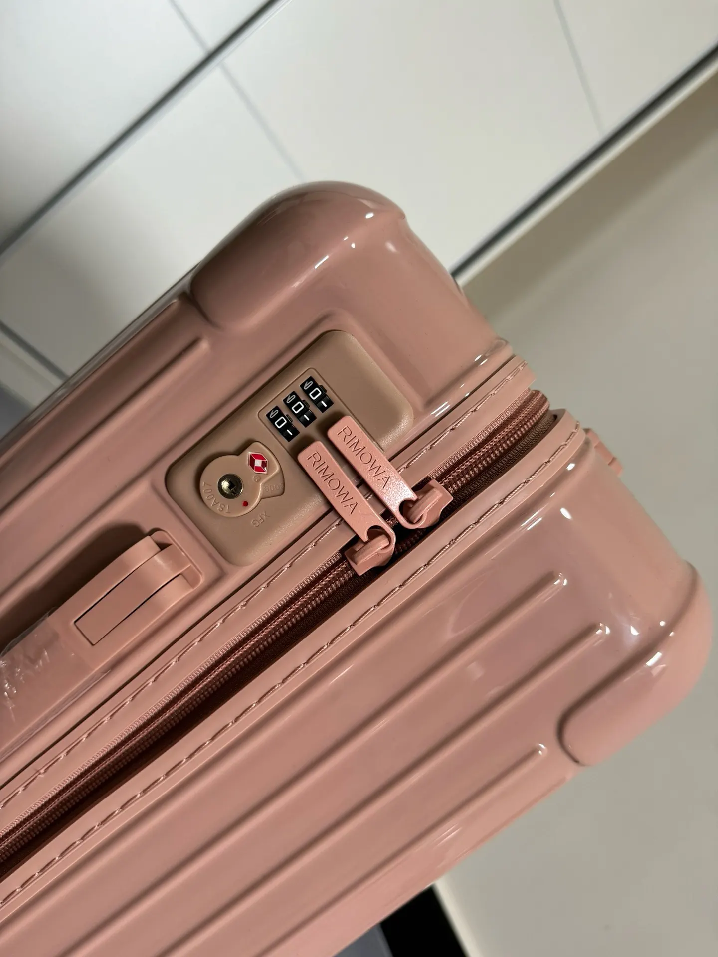黑色 白色 日默瓦rimowa拉杆箱行李箱登机箱旅行箱方胖子運動 旅行拉杆款 輕便出行款