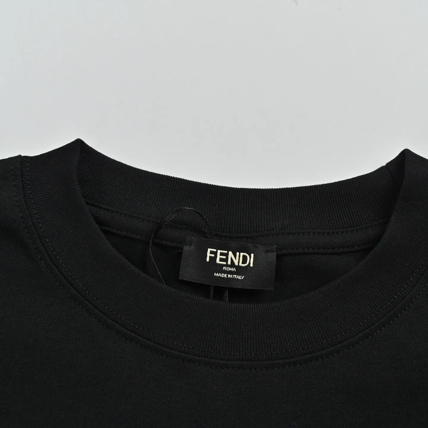 Fendi 刺繡 短袖T恤 日常百搭款(數字6) Fendi 刺繡 短袖T恤 日常百搭款(數字6)