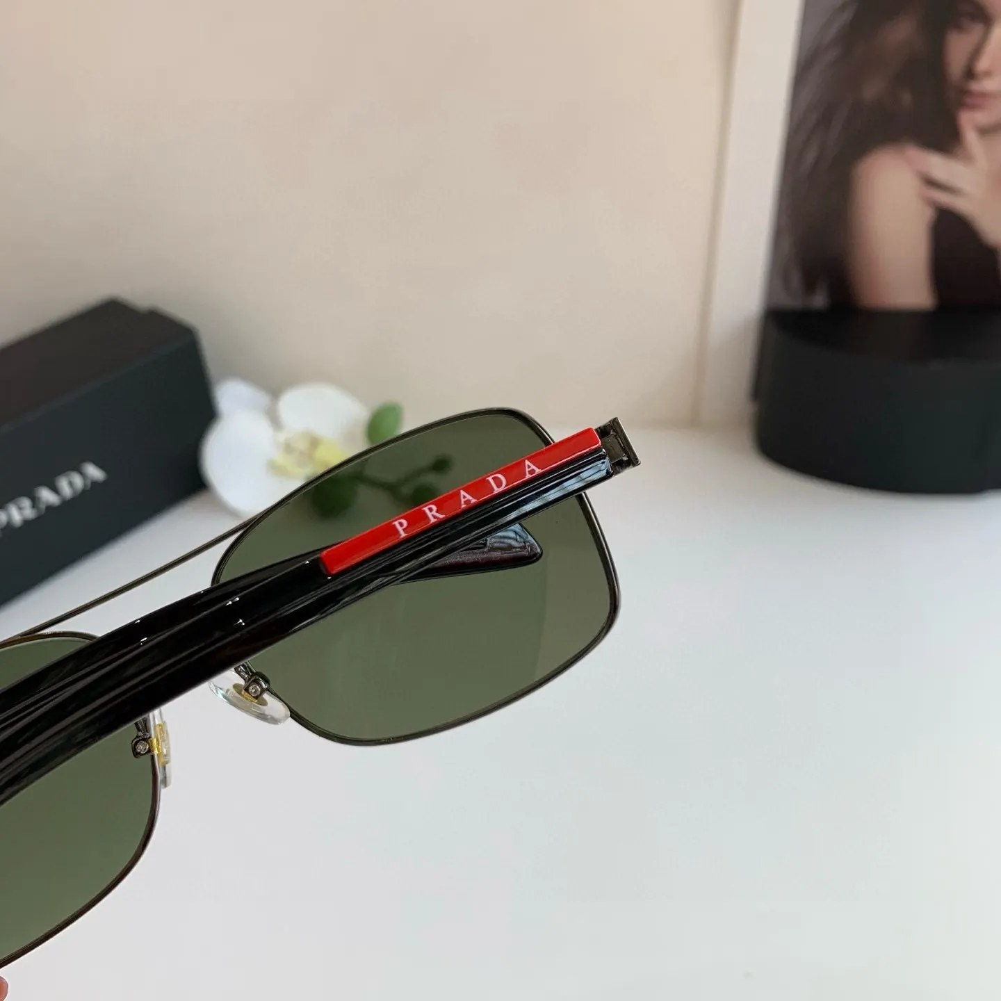 PRADA 太阳眼镜 时尚遮阳款