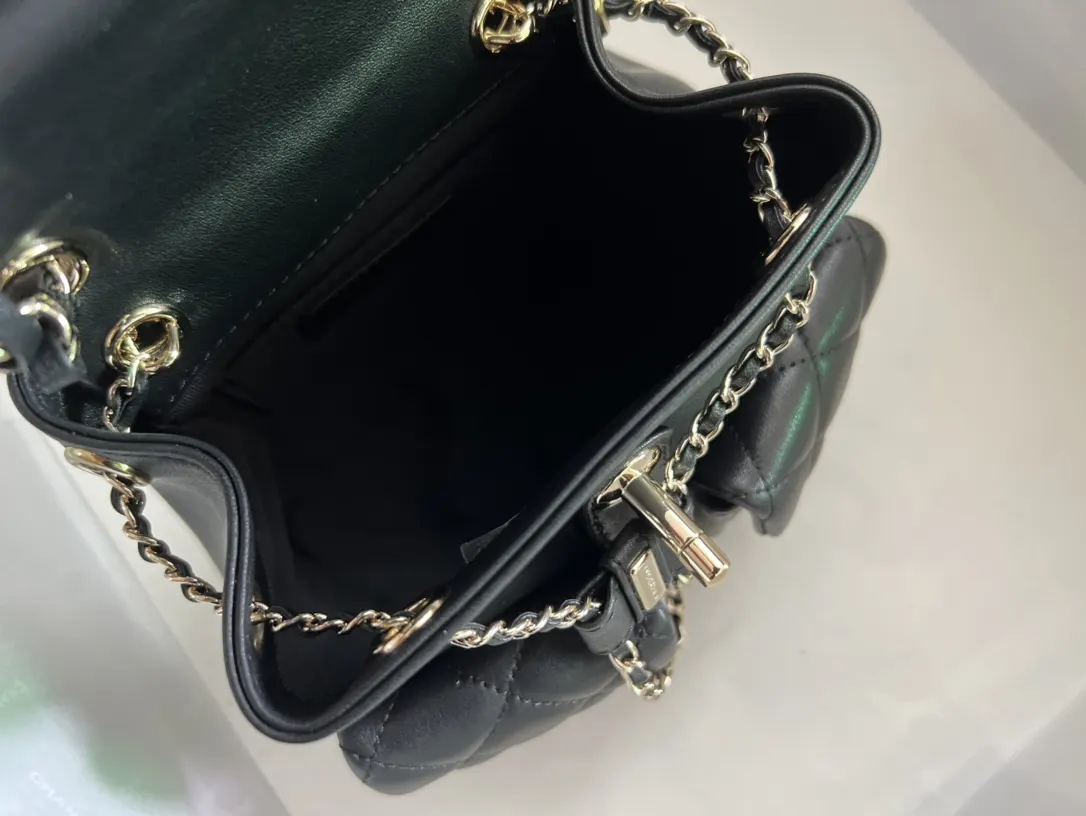 CHANEL 批 火爆的双背包 实物非常小 跟老款 雙肩包 实用雙肩款(數字9) CHANEL 批 火爆的双背包 实物非常小 跟老款 雙肩包 实用雙肩款(數字9)