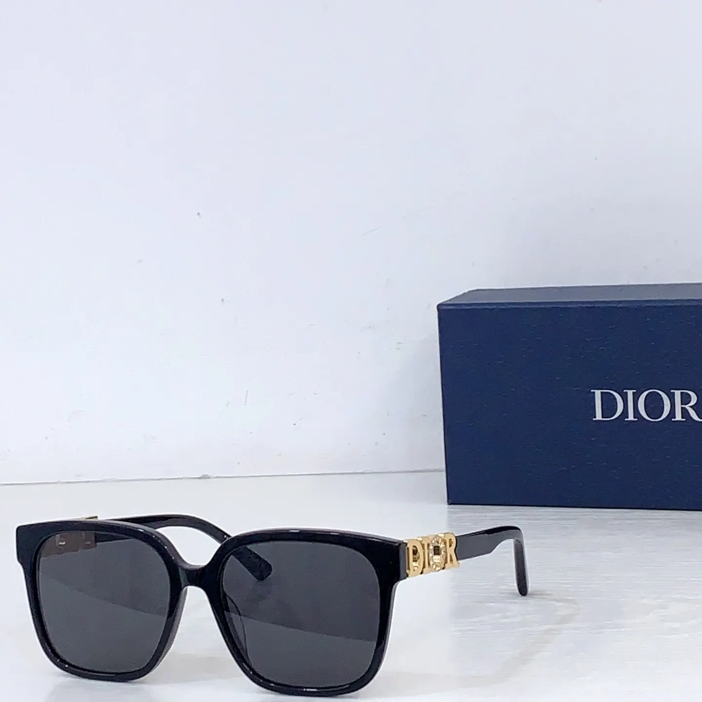 Dior 灰色方形太阳镜 复古遮阳款