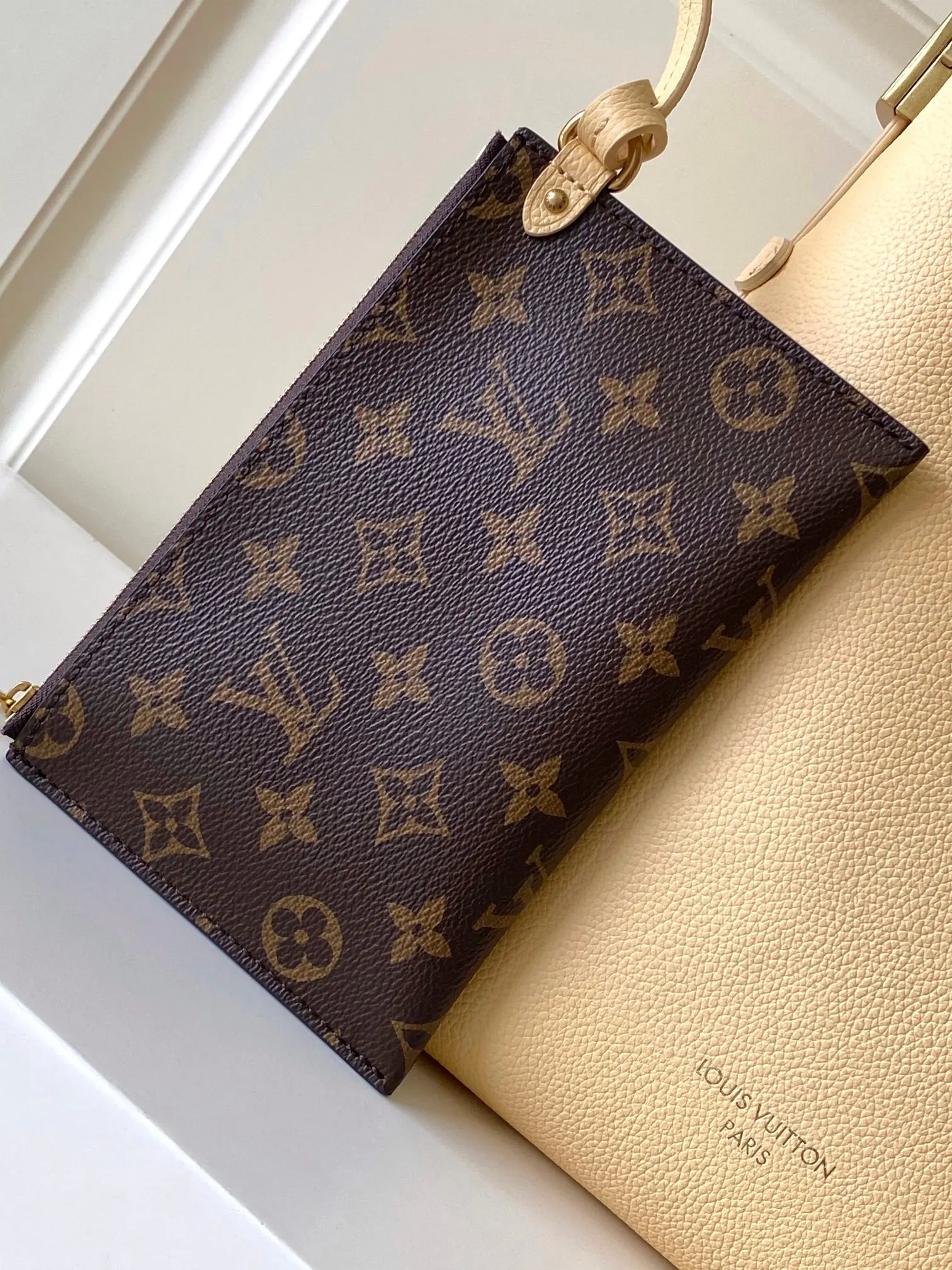 Louis Vuitton M25353 单肩包