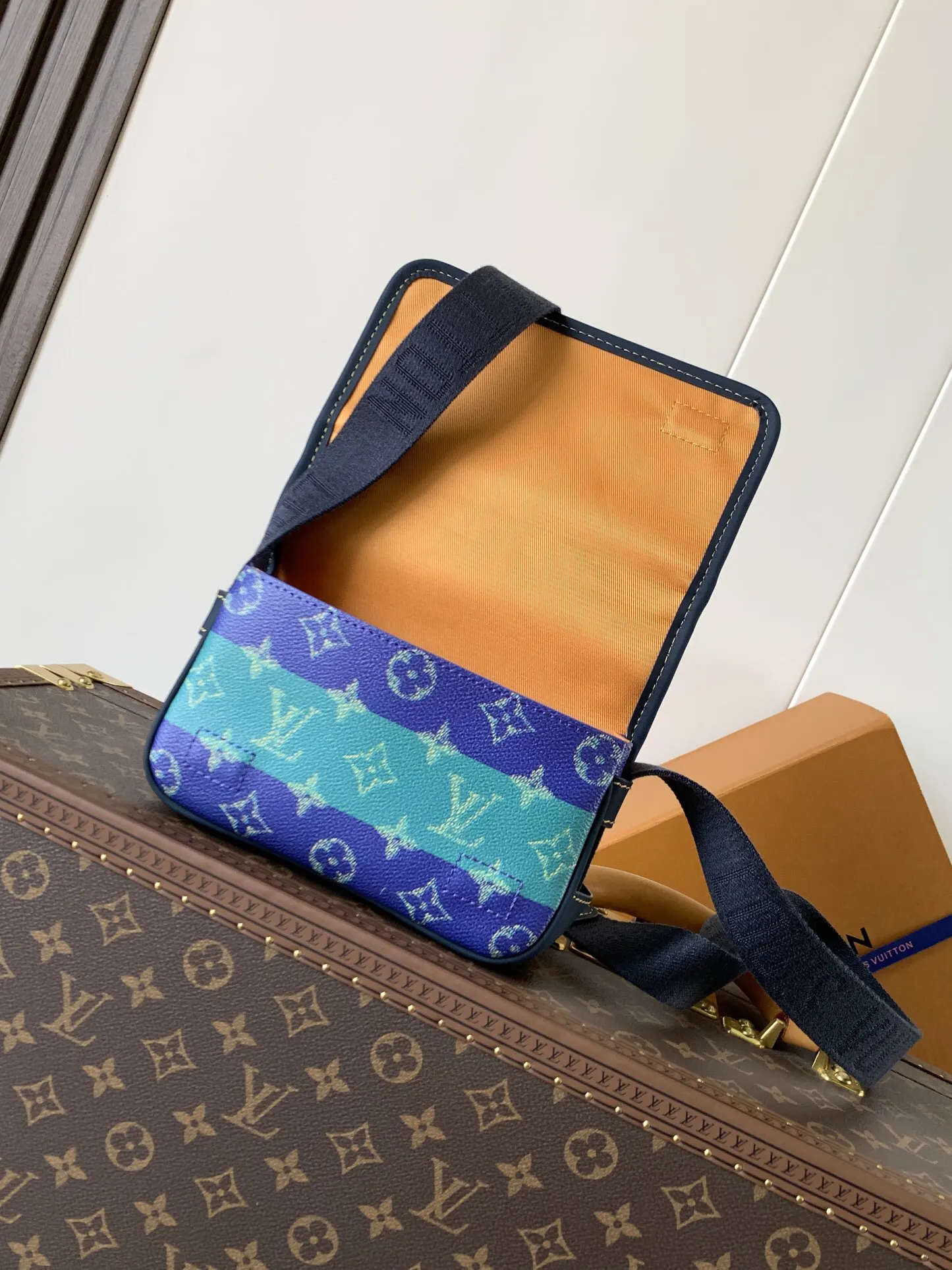 LV handbag Image 8 LV handbag Image 8