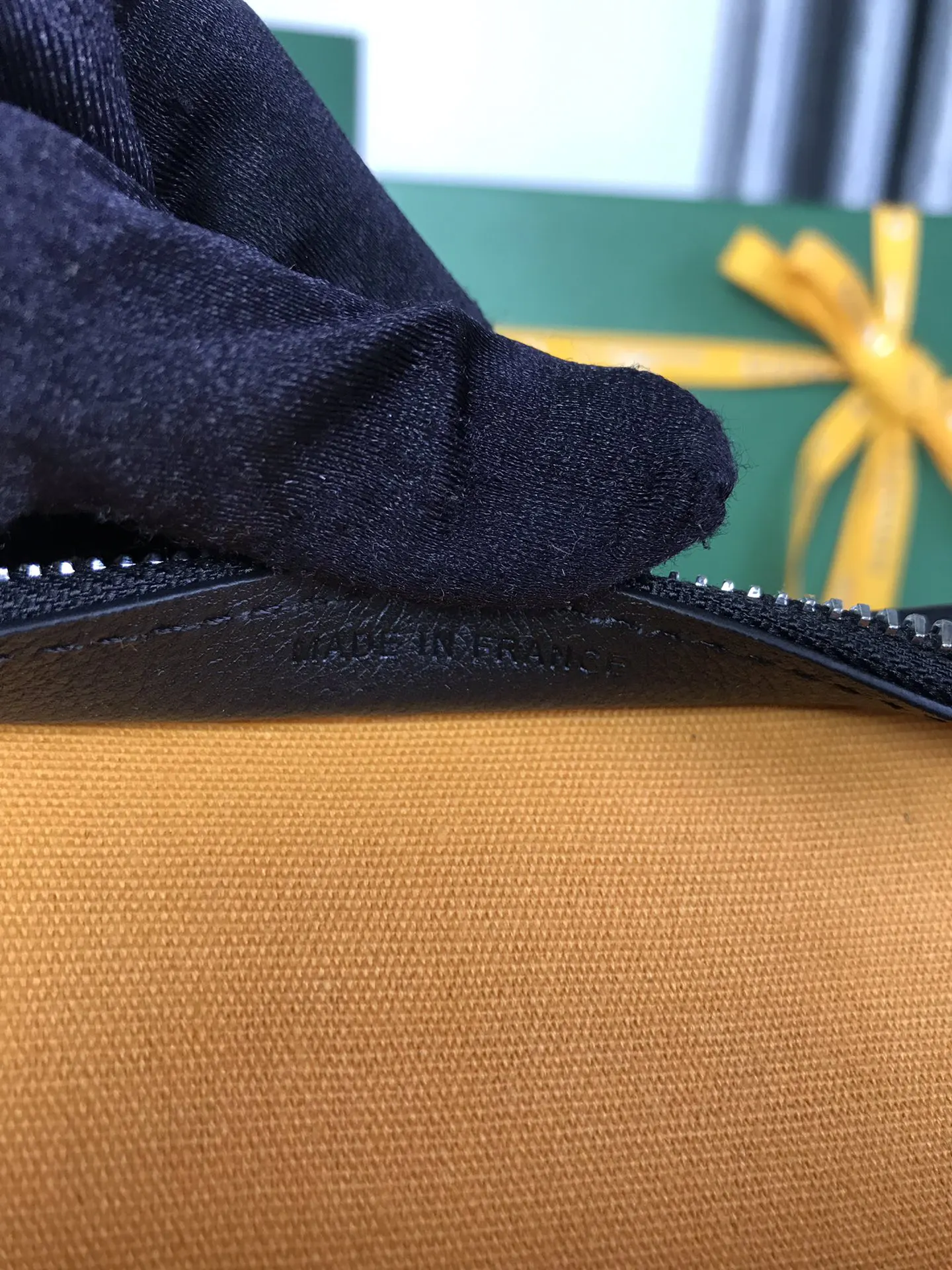 Goyard 黃色 牛皮 手拿包 精致手拿款(數字8) Goyard 黃色 牛皮 手拿包 精致手拿款(數字8)