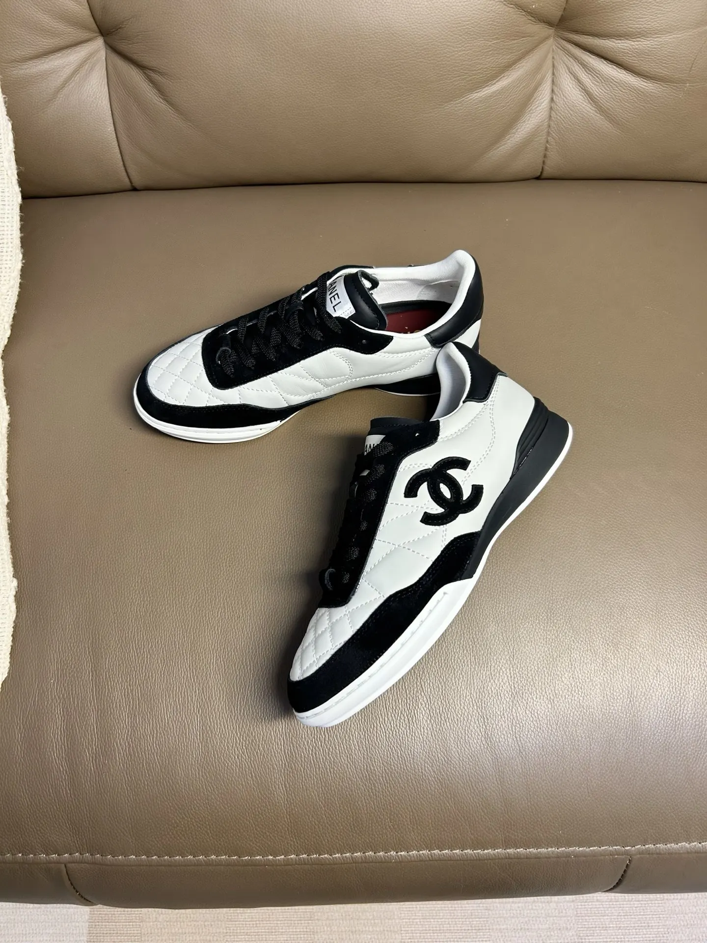 Chanel 黑色/白色 运动鞋