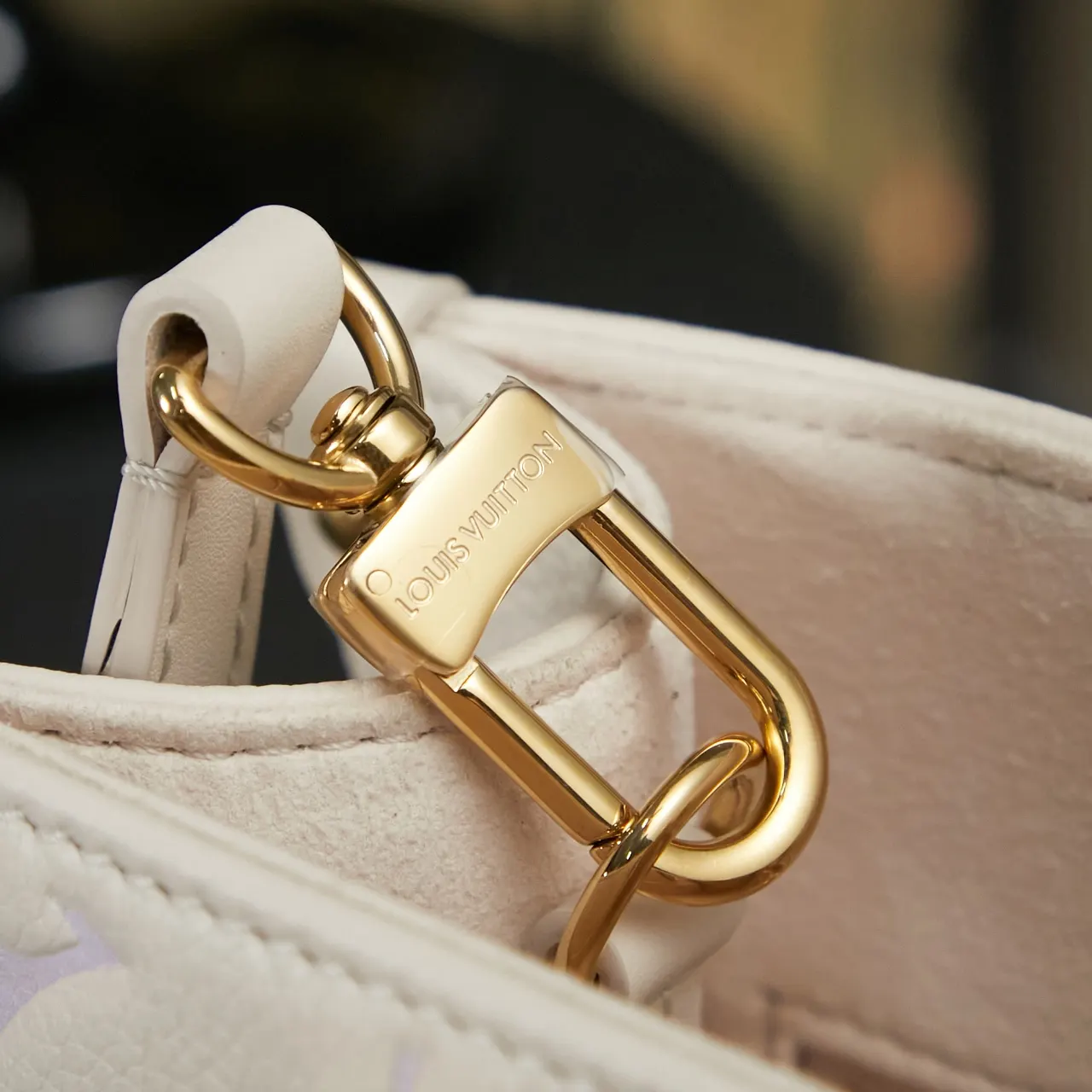 Louis Vuitton M25770 Handbag