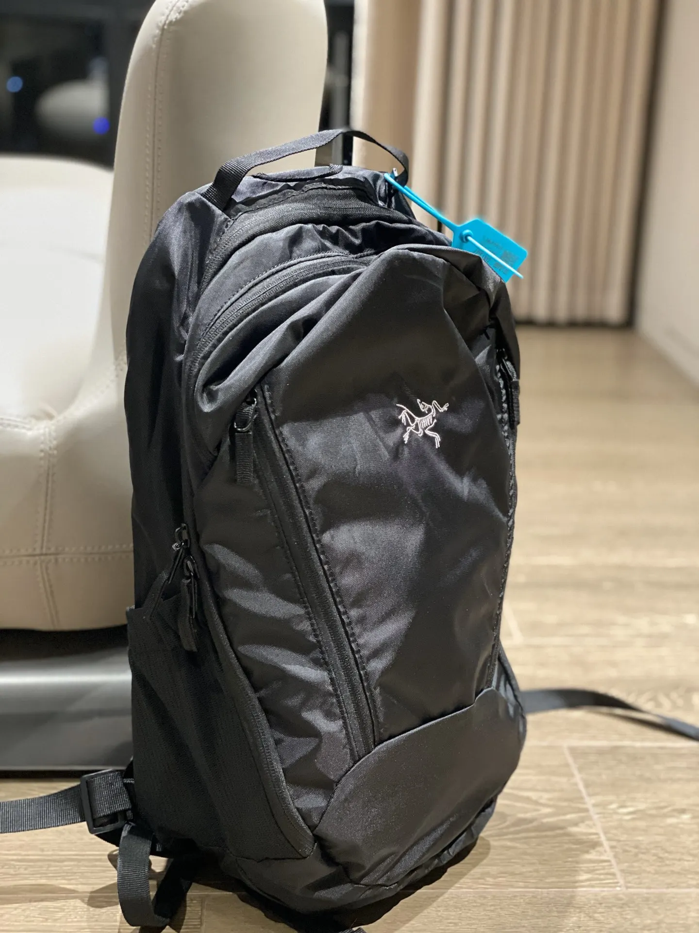 黑色 莞产纯 始祖鸟 mantis 雙肩包 实用雙肩款