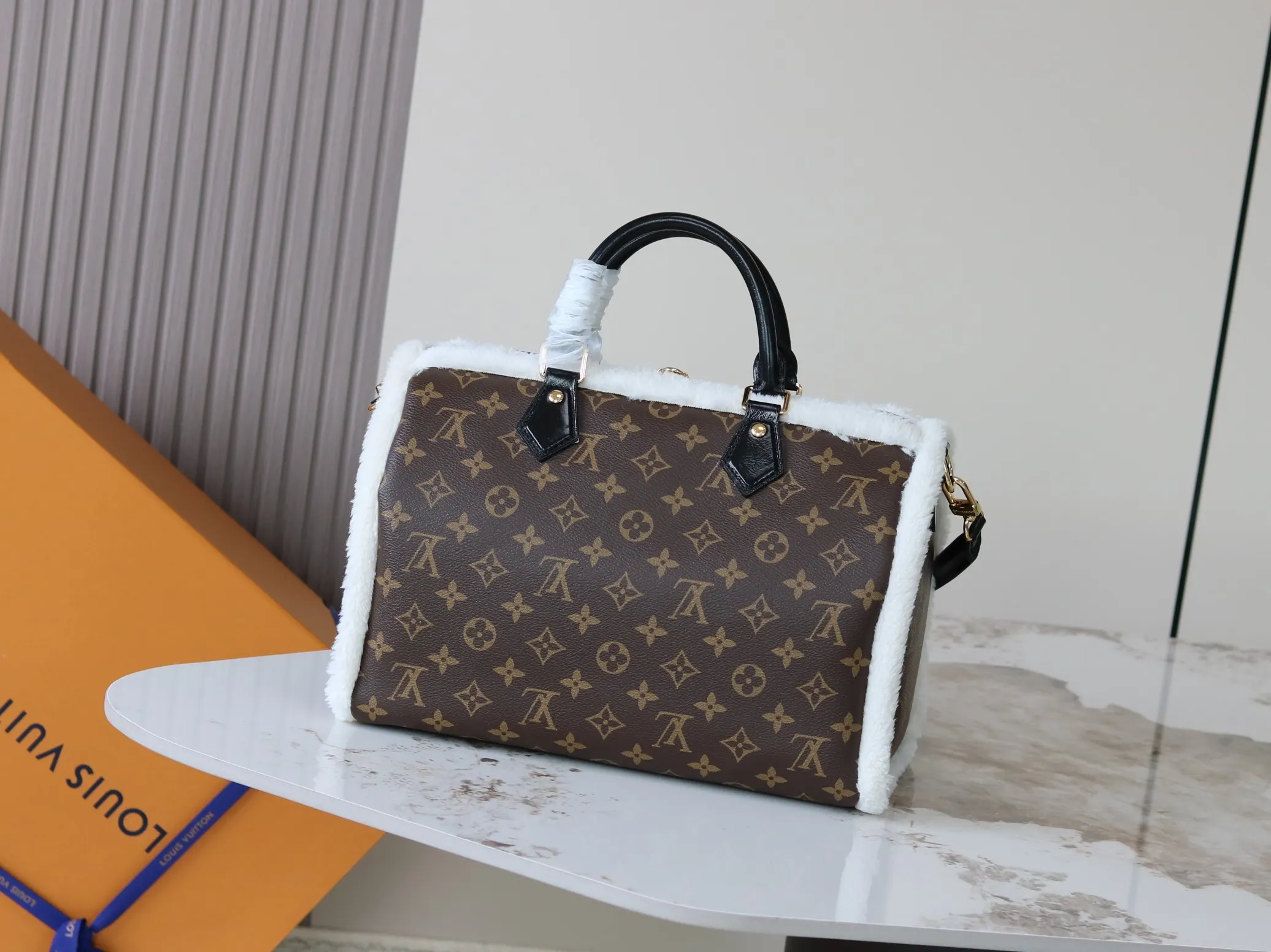 LV Speedy travel bag, large capacity travel model Image 3 LV Speedy travel bag, large capacity travel model Image 3