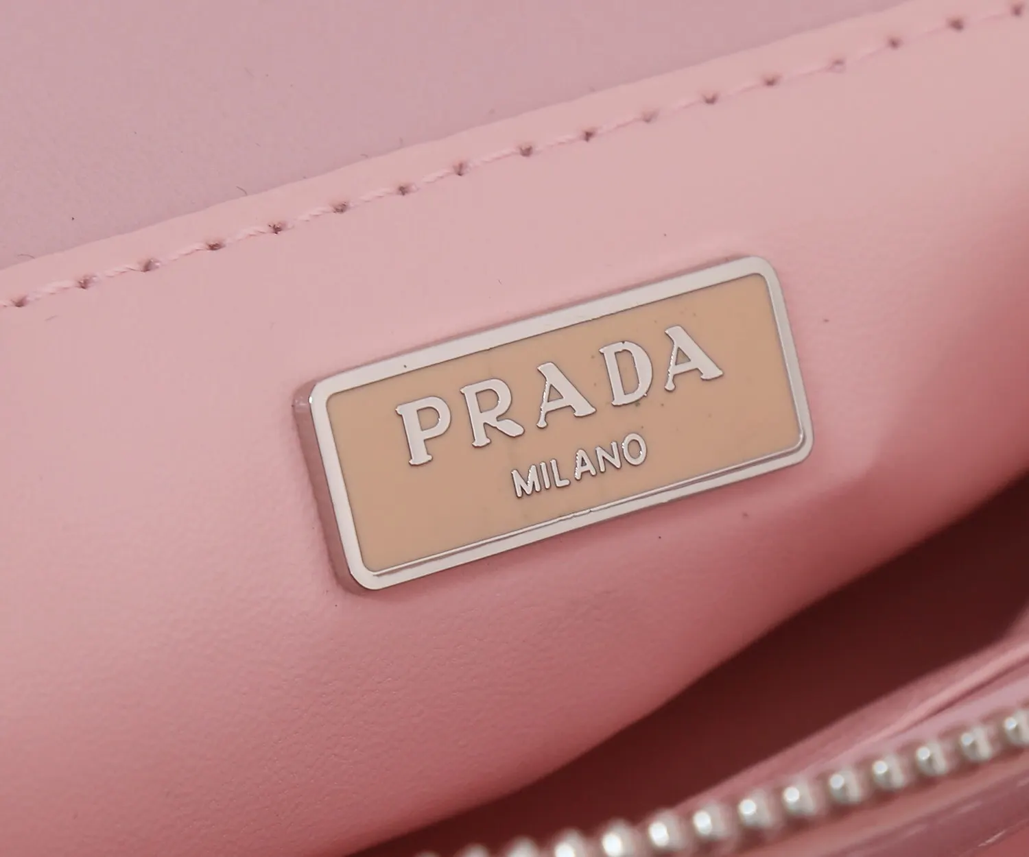 PRADA 牛皮 羊皮 单肩包 日常通勤款