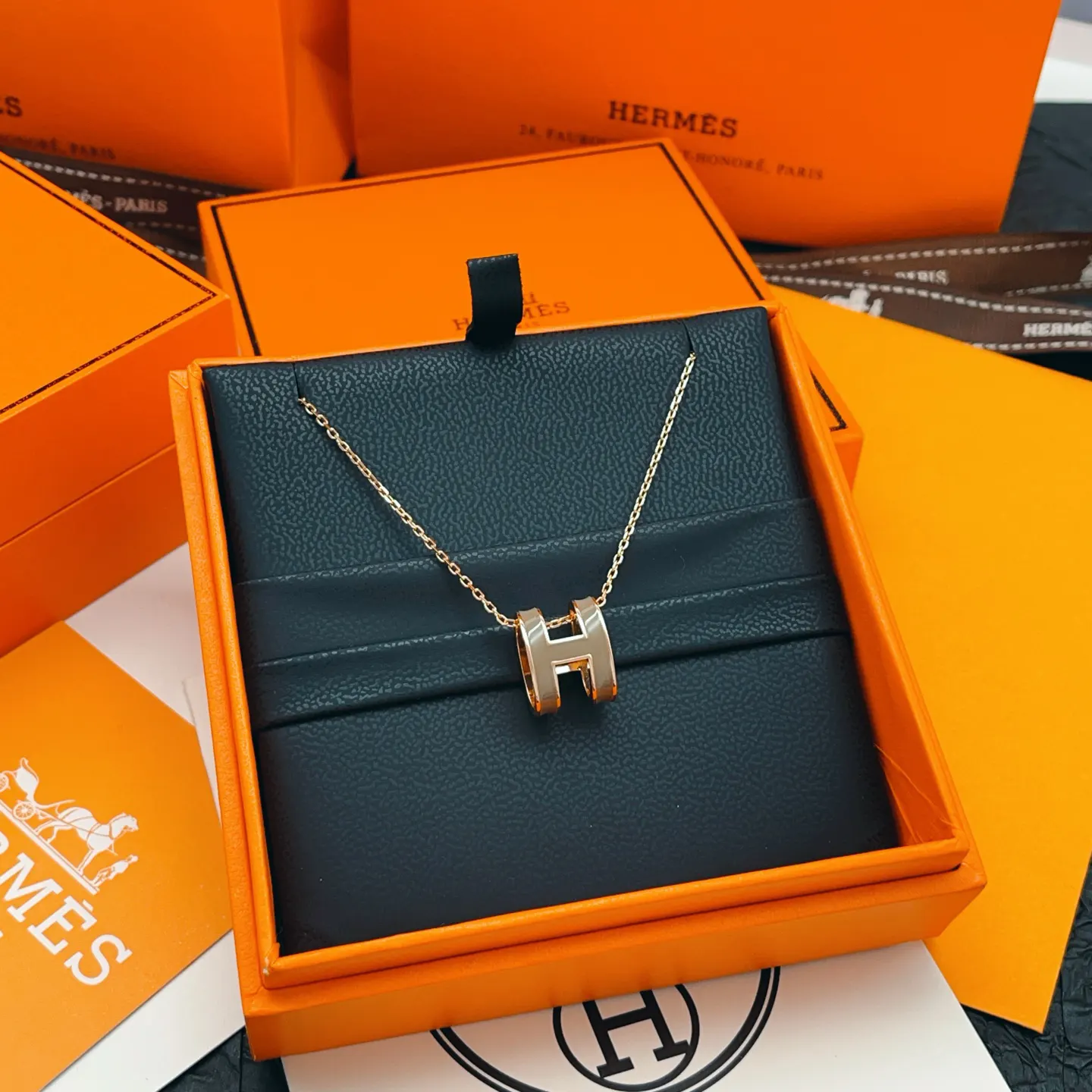 Hermès 金色 首饰 精致配飾 項鏈(數字8) Hermès 金色 首饰 精致配飾 項鏈(數字8)