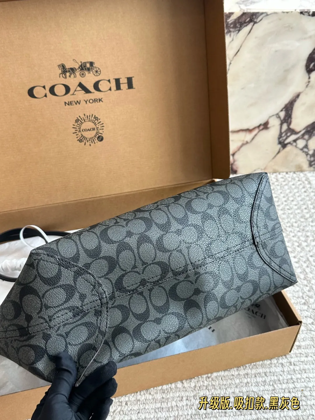 Coach 盒 家 吸扣单面city托 托特包 大容量托特款