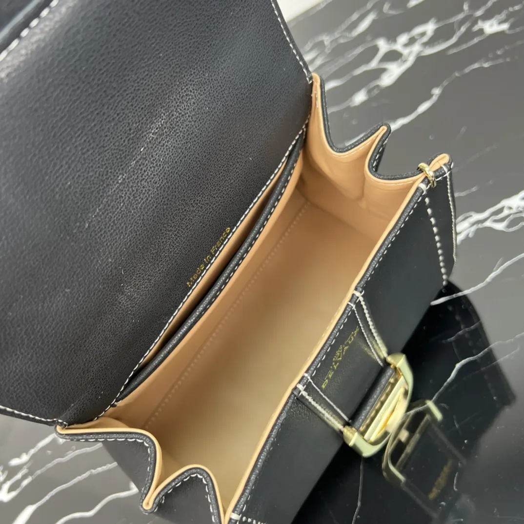 Delvaux 焦糖色 小牛皮 手提包 通勤手提款(數字9) Delvaux 焦糖色 小牛皮 手提包 通勤手提款(數字9)