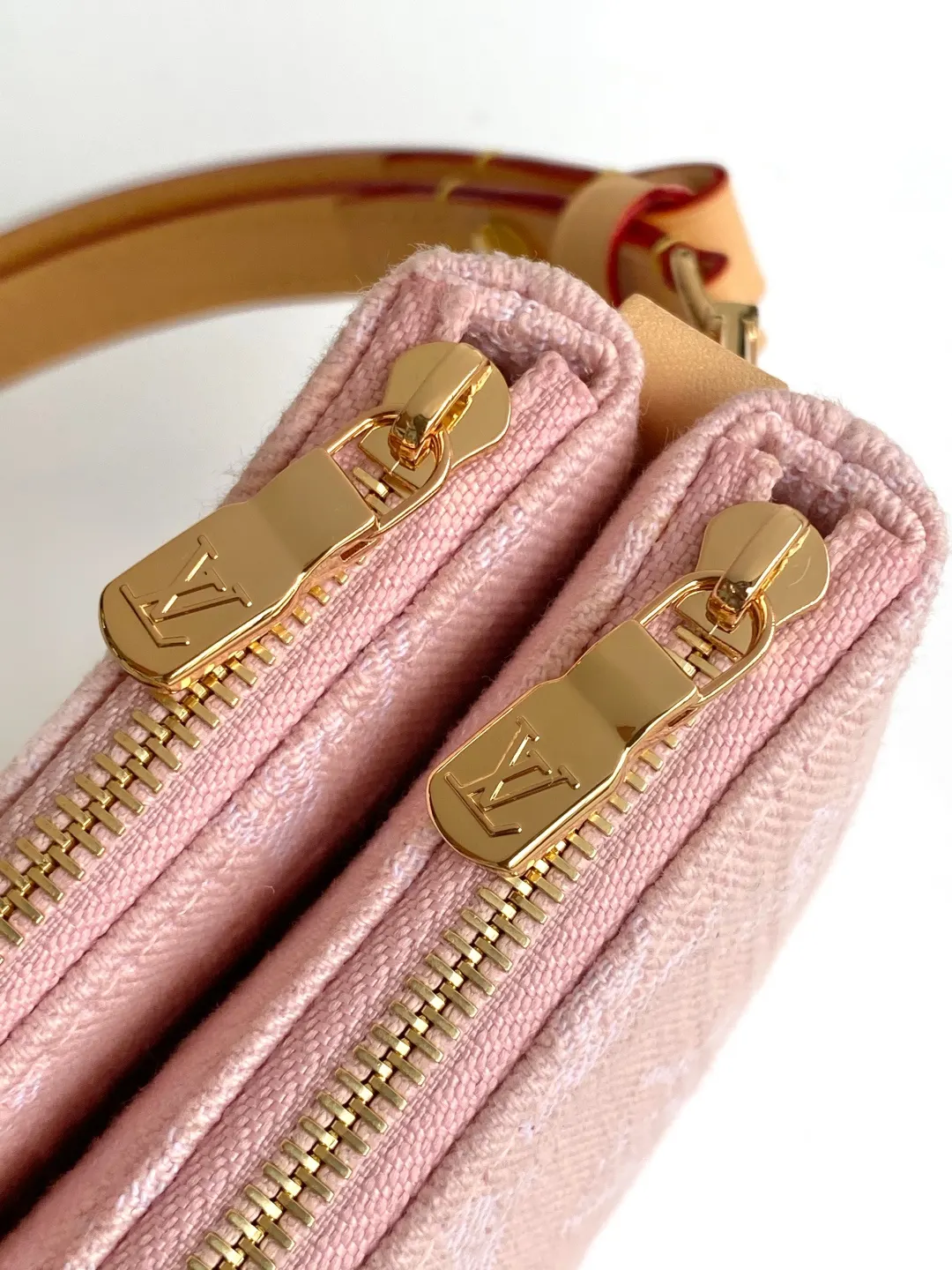 Louis Vuitton Pink Gold Chain Bag Leather