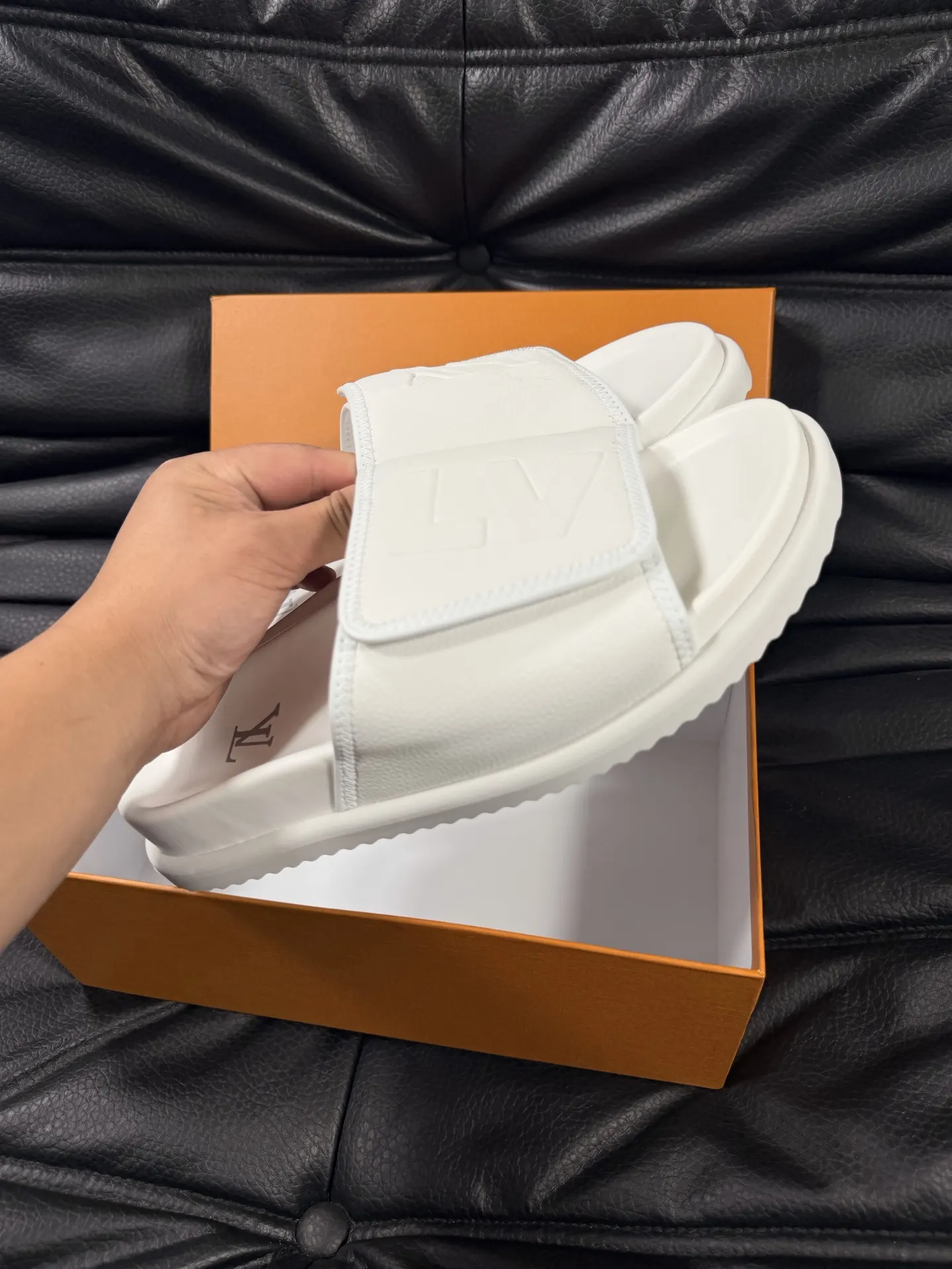 LV platform slippers, casual and versatile Image 5 LV platform slippers, casual and versatile Image 5