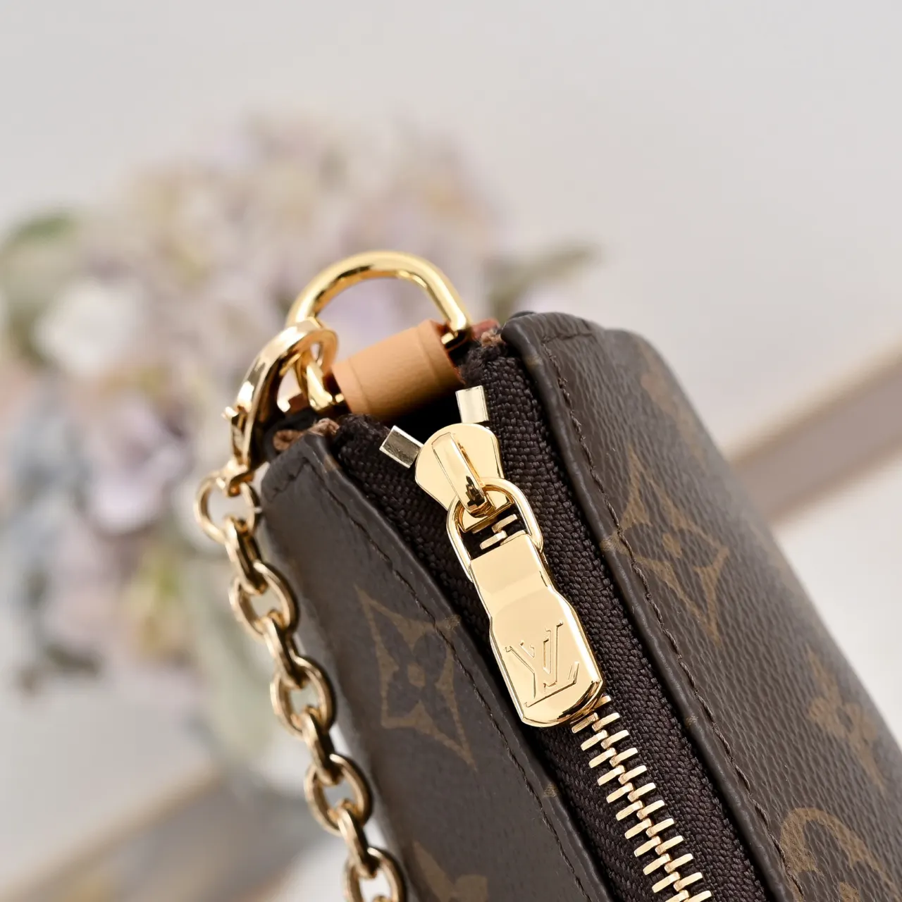 LV Pochette chain bag, shoulder crossbody Image 7 LV Pochette chain bag, shoulder crossbody Image 7
