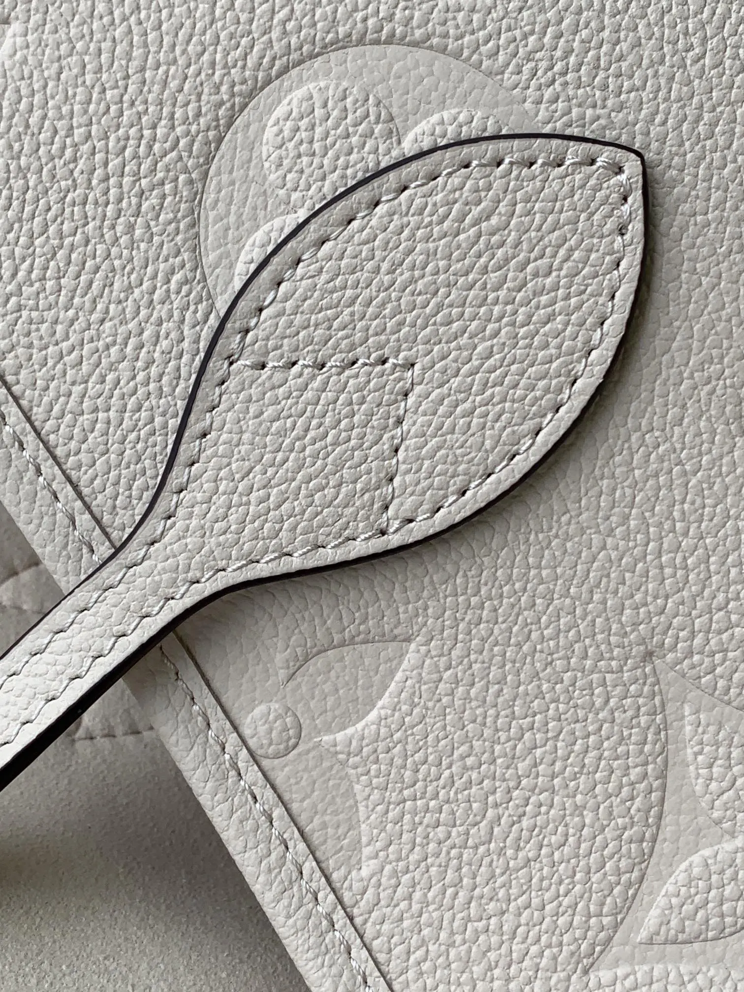 Neverfull 黑色 米白 手拿包 精致手拿款