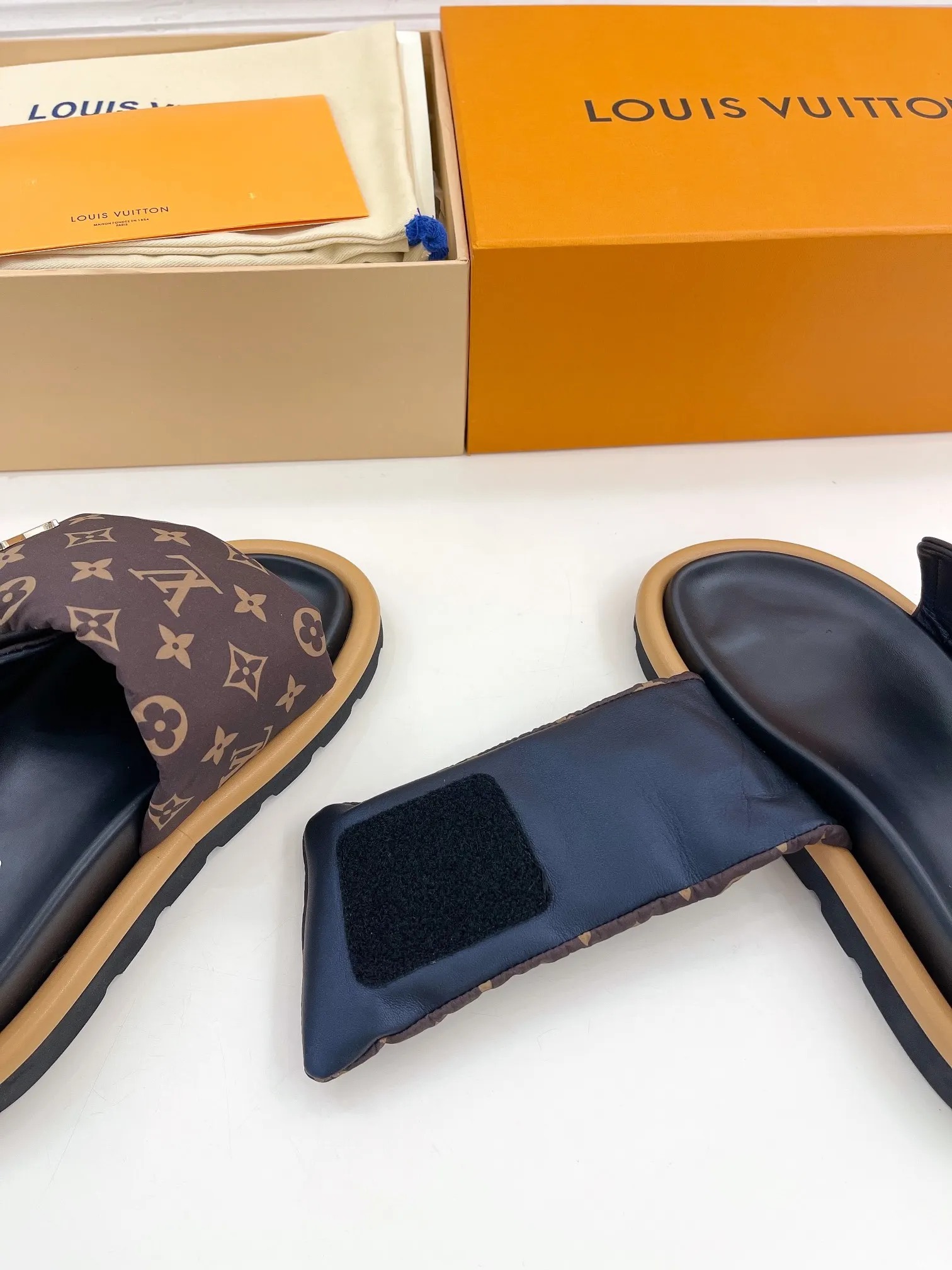 LV platform slippers, casual and versatile Image 8 LV platform slippers, casual and versatile Image 8