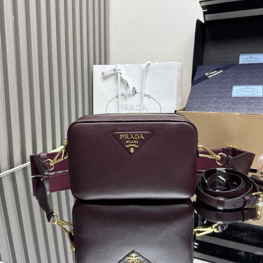 Prada 牛皮 字母 Logo 雙肩背包 輕便实用