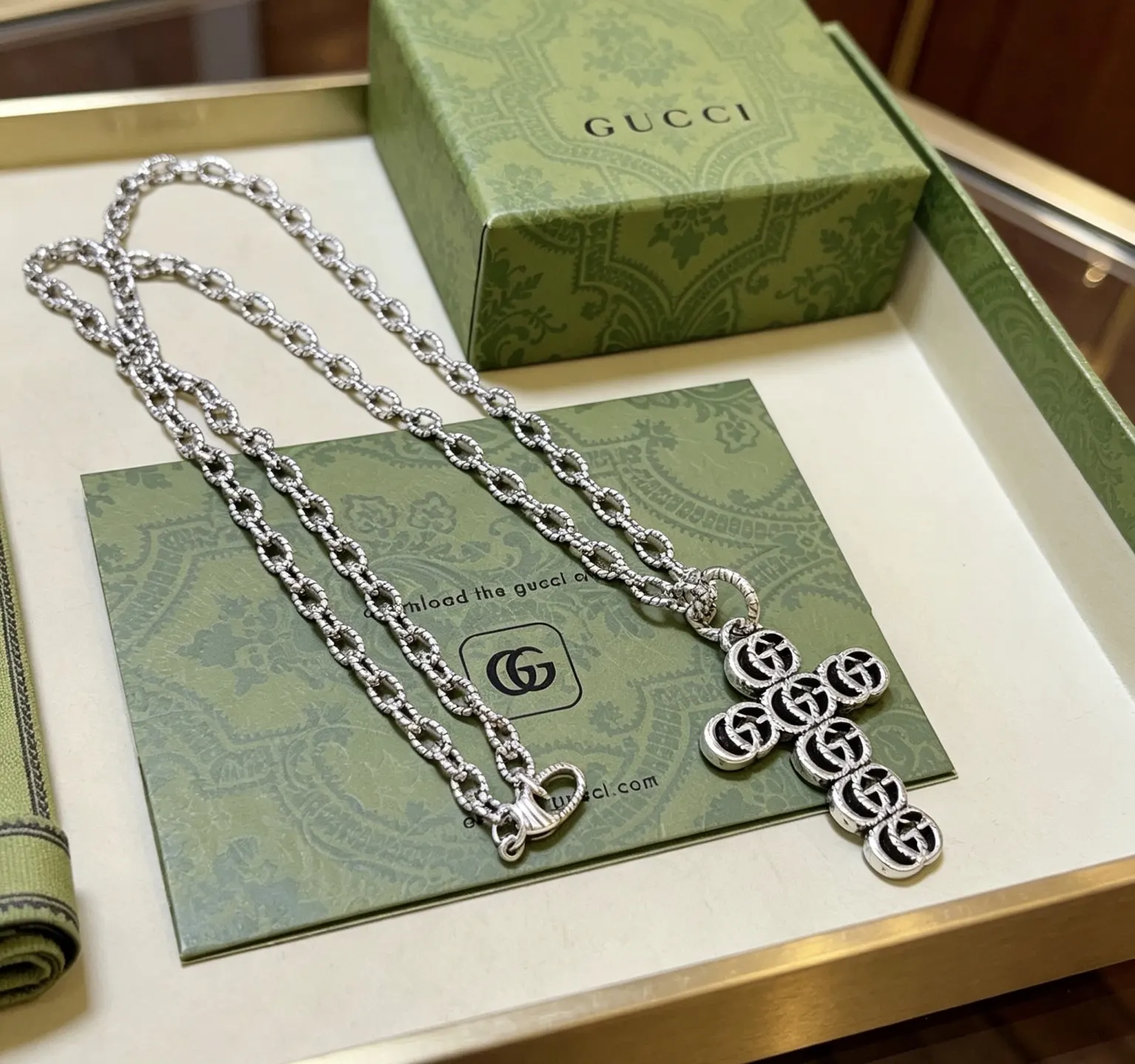Gucci Chain Bag Shoulder and Crossbody Wear Image 2 Gucci Chain Bag Shoulder and Crossbody Wear Image 2