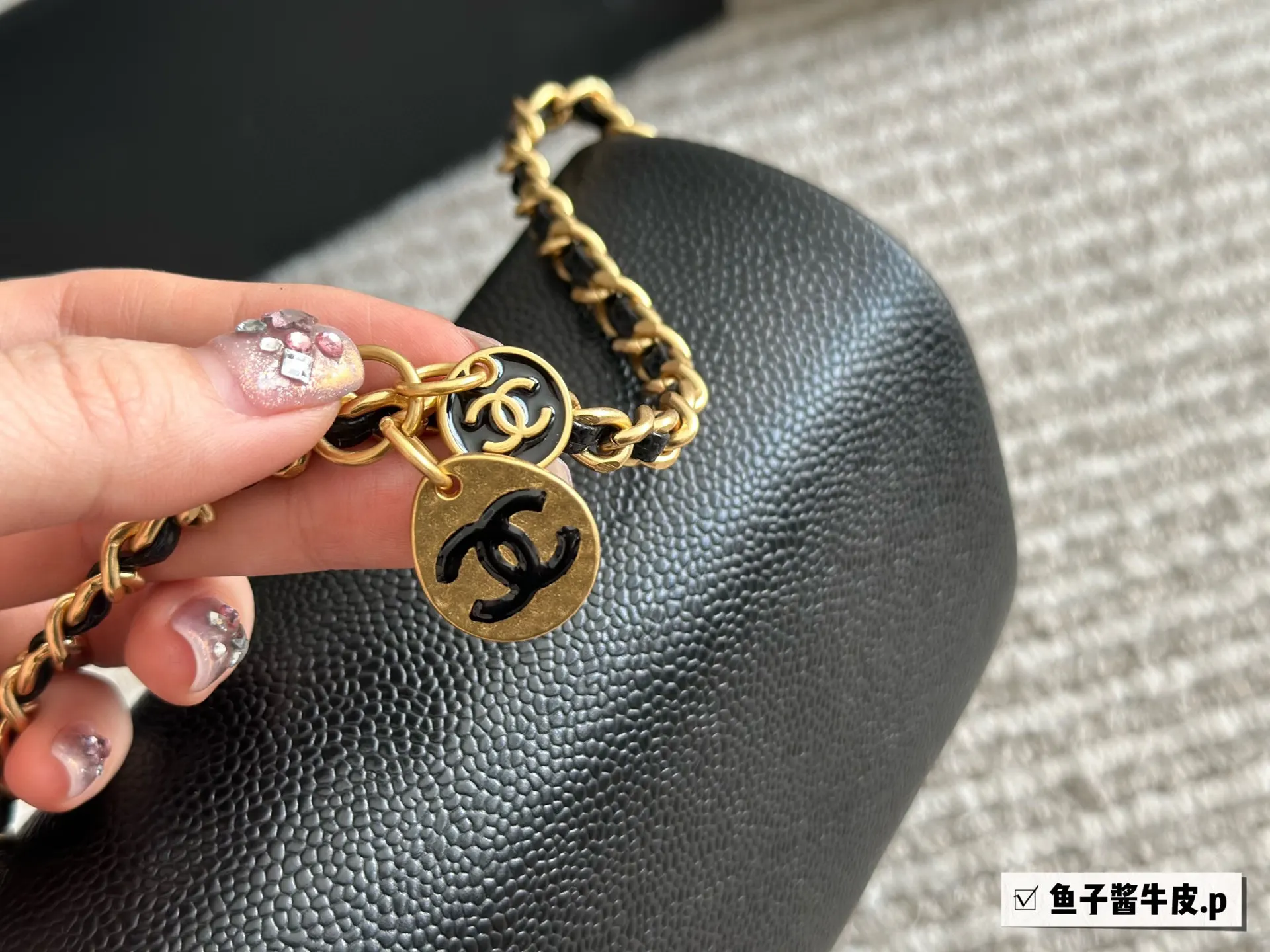CHANEL 黑色 牛皮 斜背包 輕便斜挎款