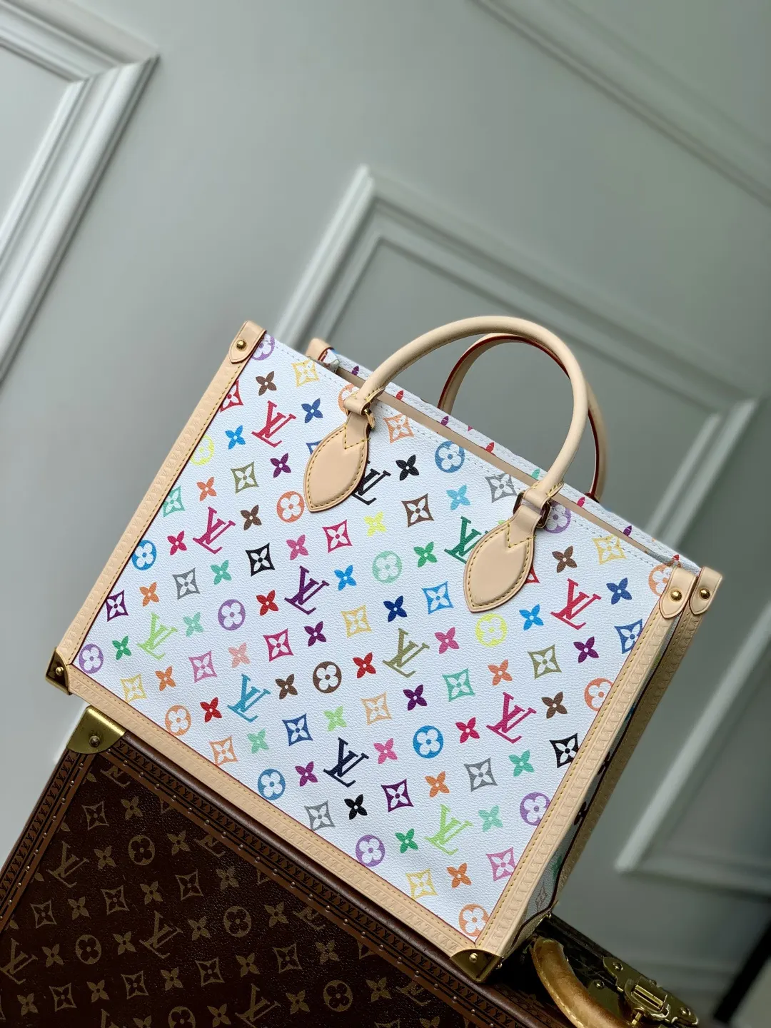 LV Onthego tote bag, large-capacity commuter model Image 3 LV Onthego tote bag, large-capacity commuter model Image 3