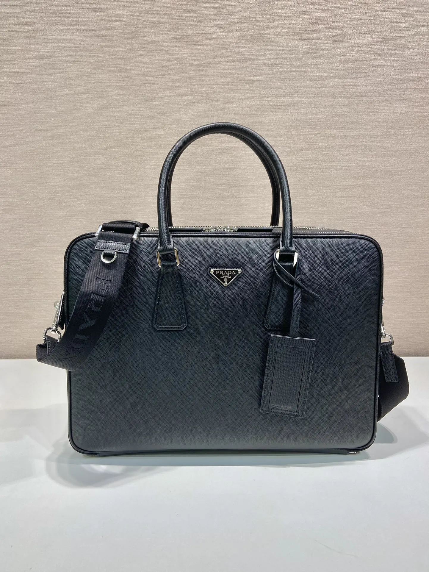 Prada Re-Nylon 2VE022 皮革 Saffiano 十字紋 公文包