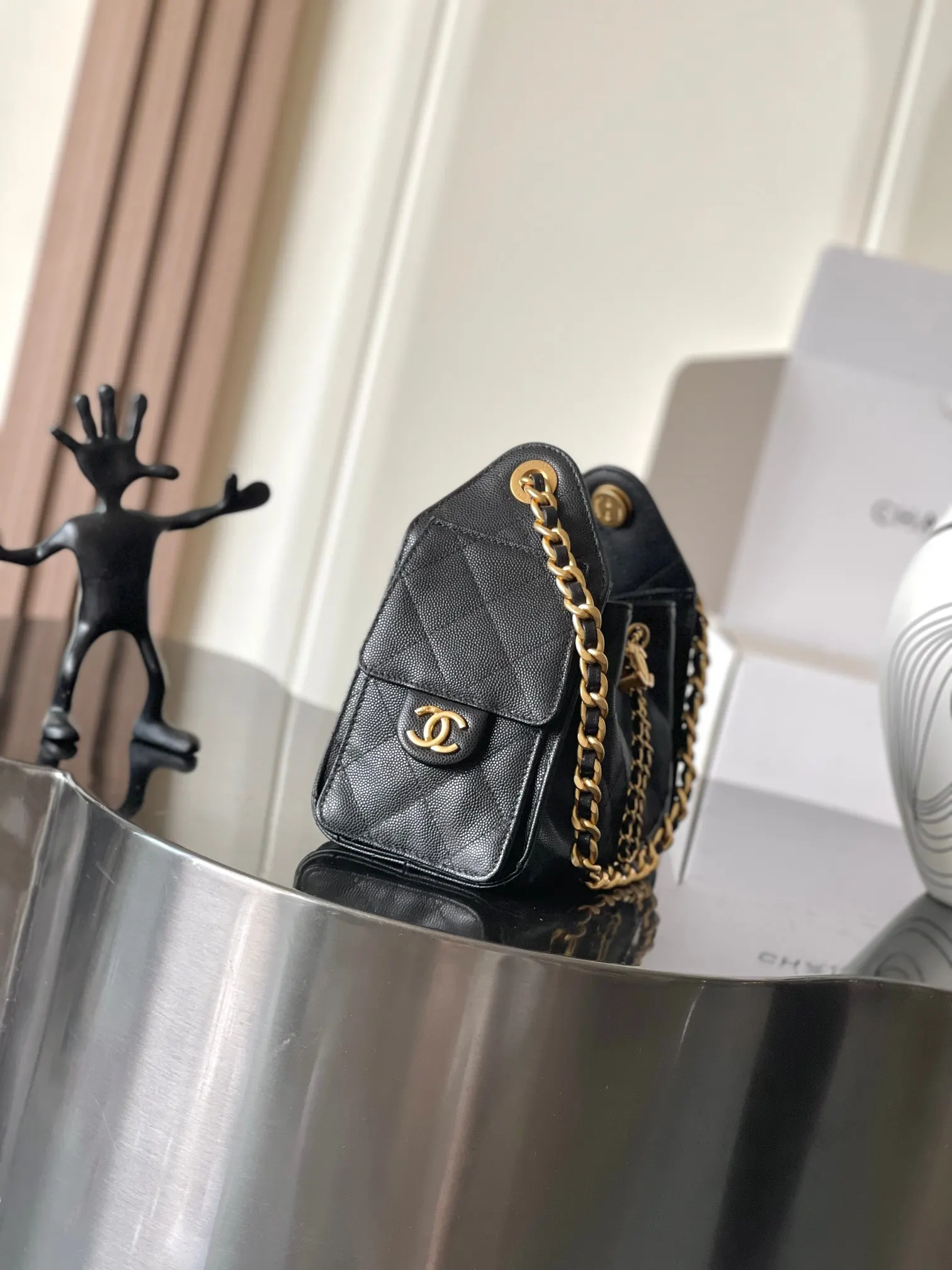Chanel Cowhide Hobo Underarm Bag One Shoulder Back Image 2 Chanel Cowhide Hobo Underarm Bag One Shoulder Back Image 2