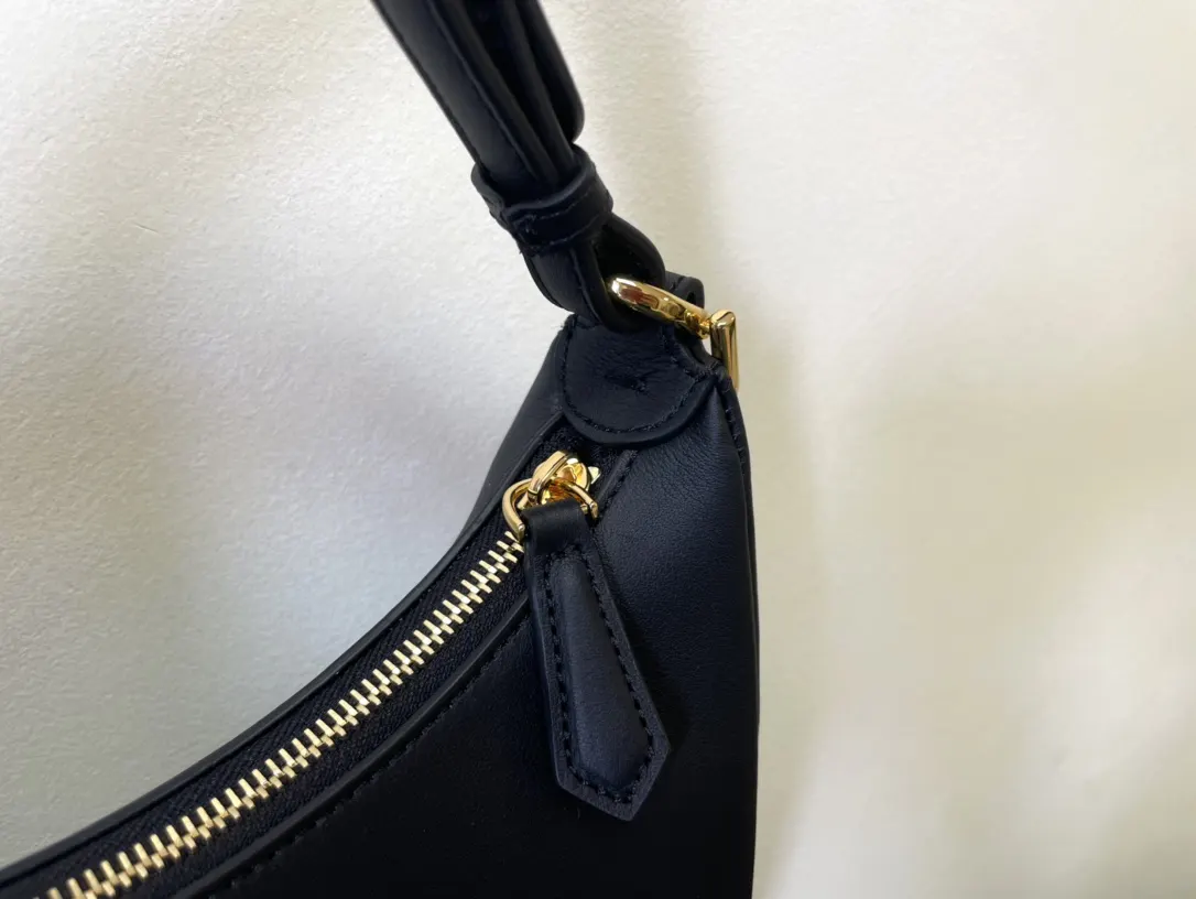 Fendi 黑色 金色 皮革 腋下包 復古腋下背款