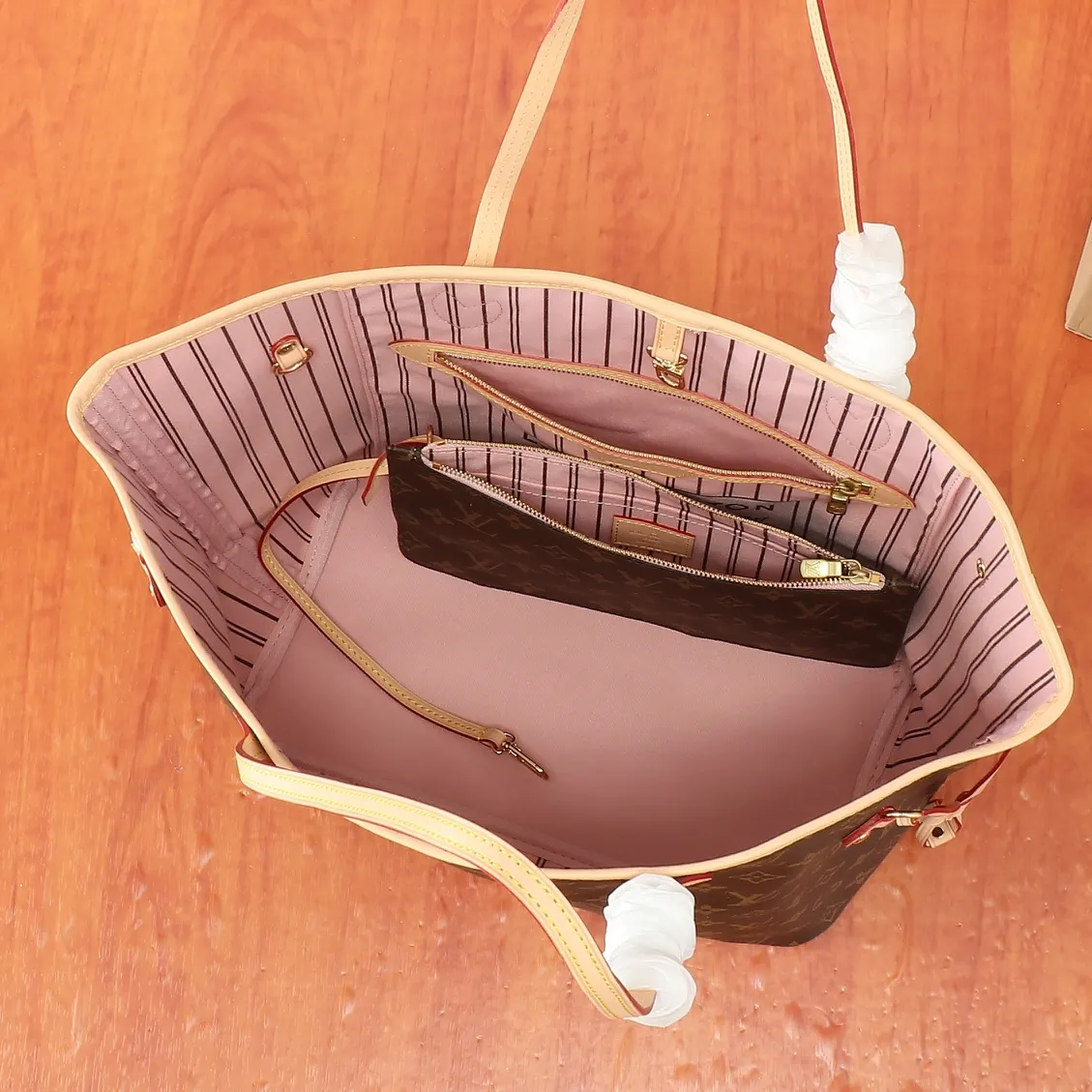 LV Neverfull 帆布 手拿包 精致手拿款