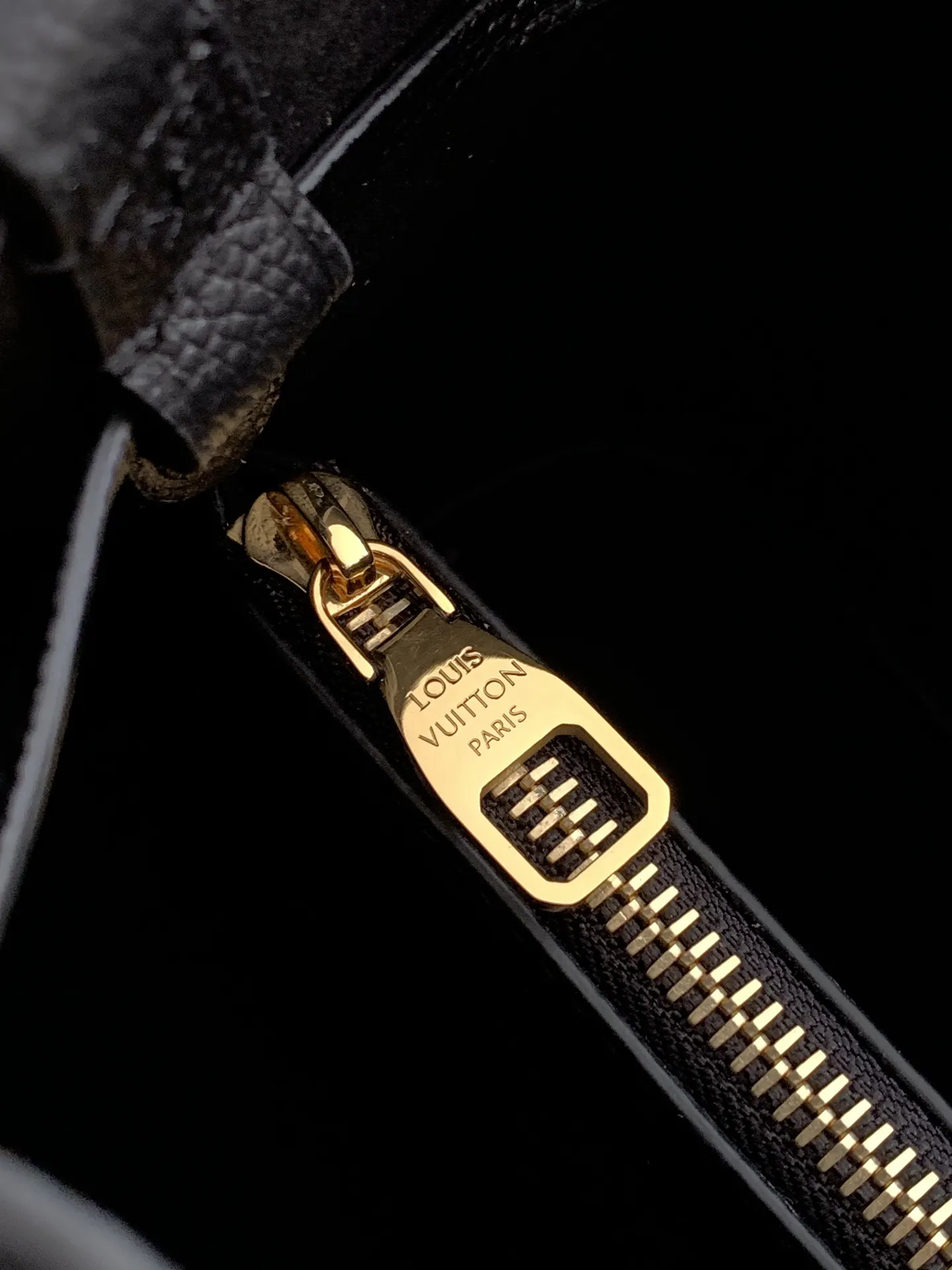 Louis Vuitton 蓝色双肩背包 休闲通勤