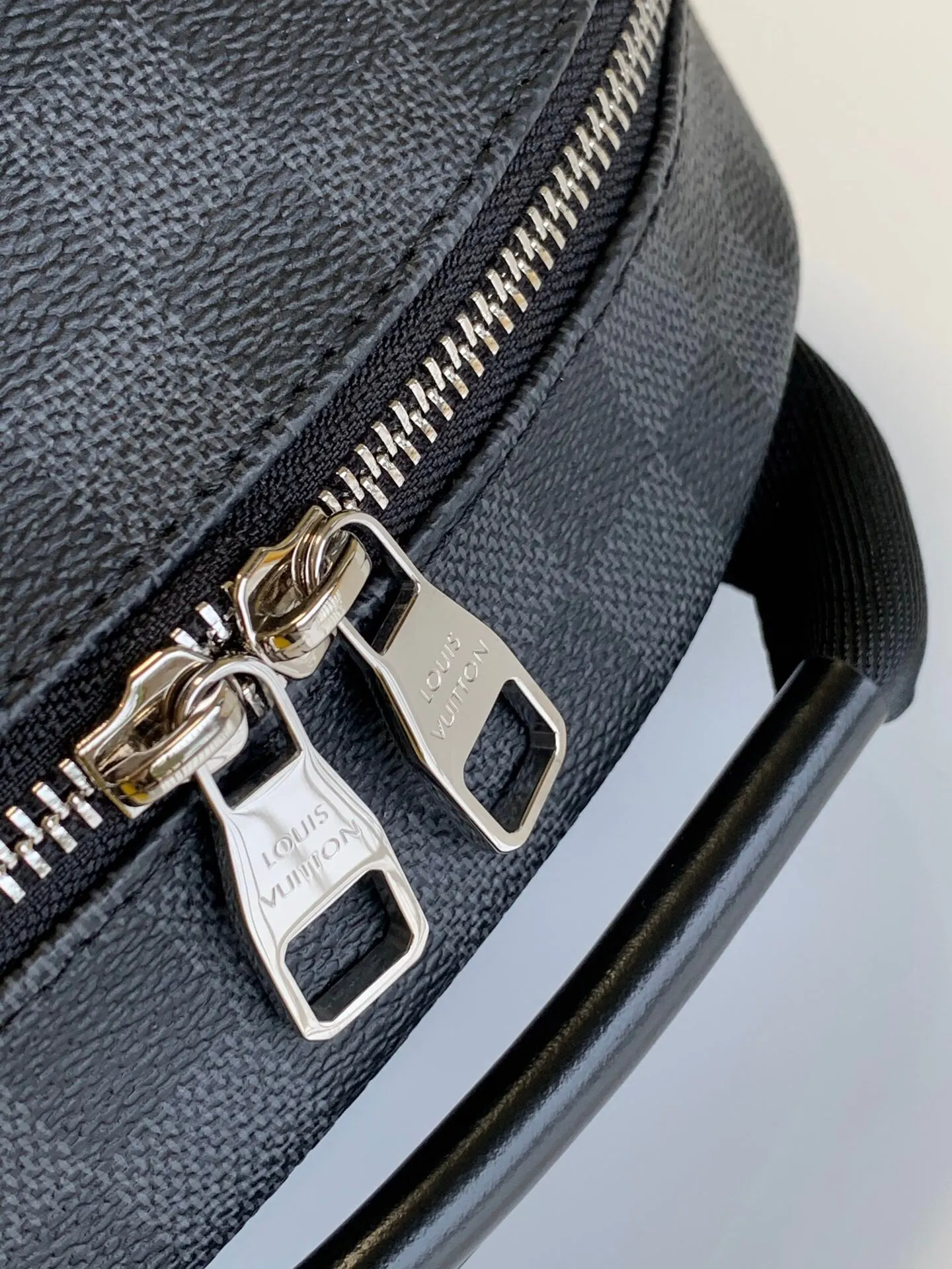LV 黑色压纹手机包 轻便斜挎款｜ORBUYBAG 岚奢包高端时尚精品