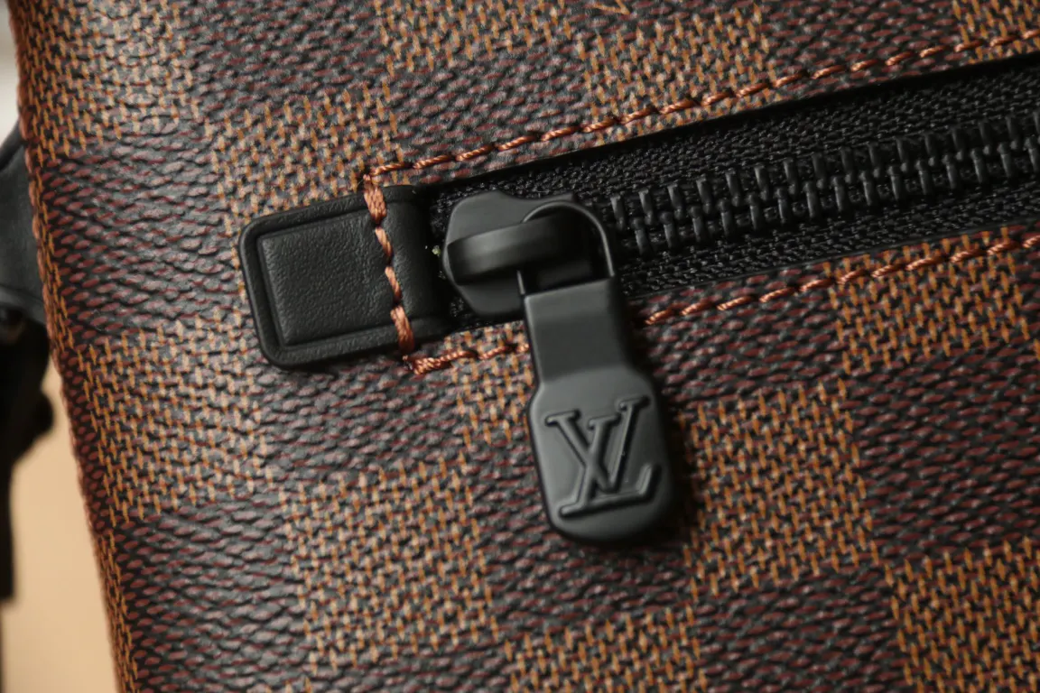 Damier 手拿包 精致手拿款