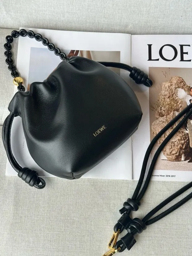Loewe 金色 羊皮 型號 套金屬鏈條加长皮 鏈條包 精致鏈條款