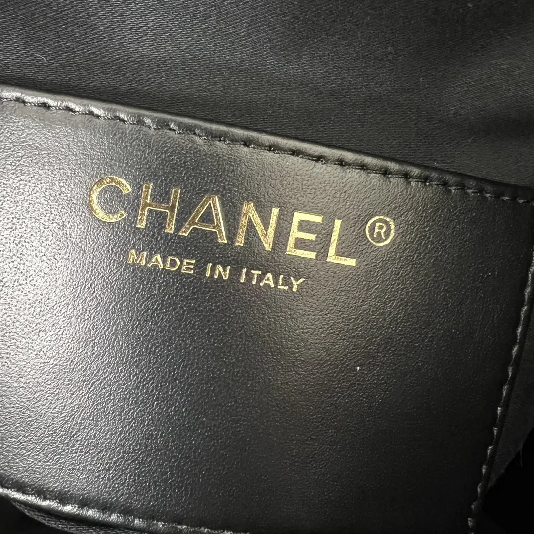 Chanel 黑色牛皮Hobo腋下包 金链