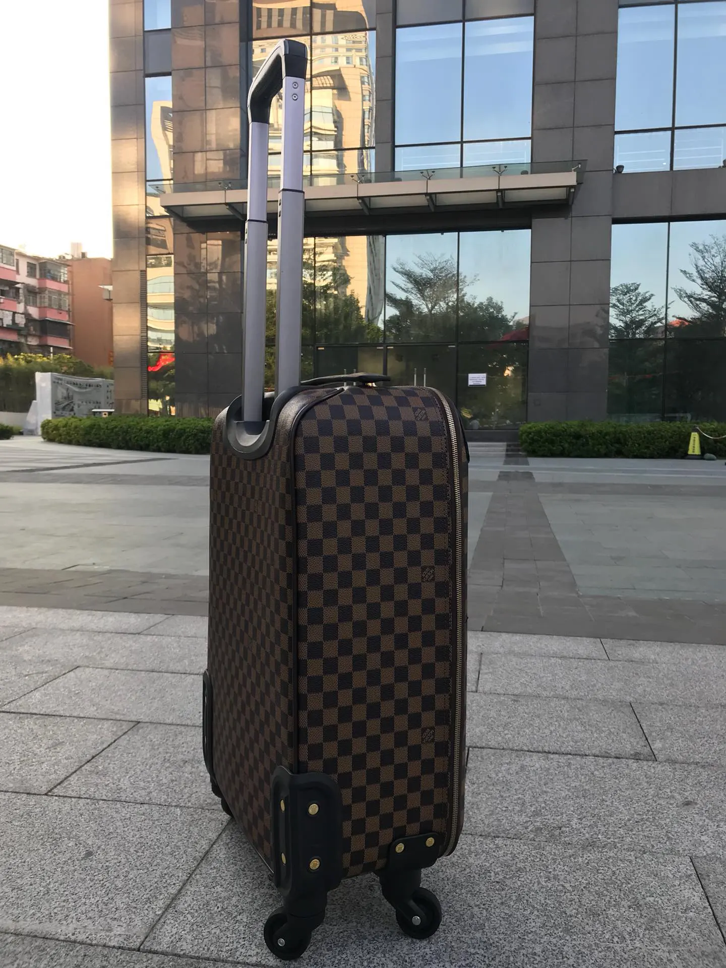 LV 帆布 超耐磨损万向轮 灵活出行 加厚全鋁合金 化妝包 便携收納款