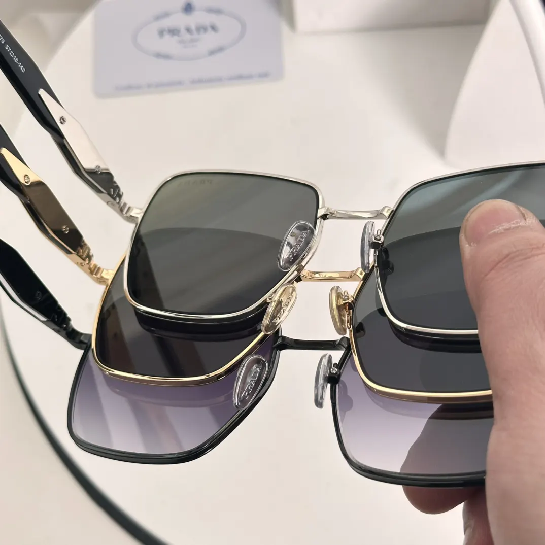 Prada PR 64ZS 太阳镜