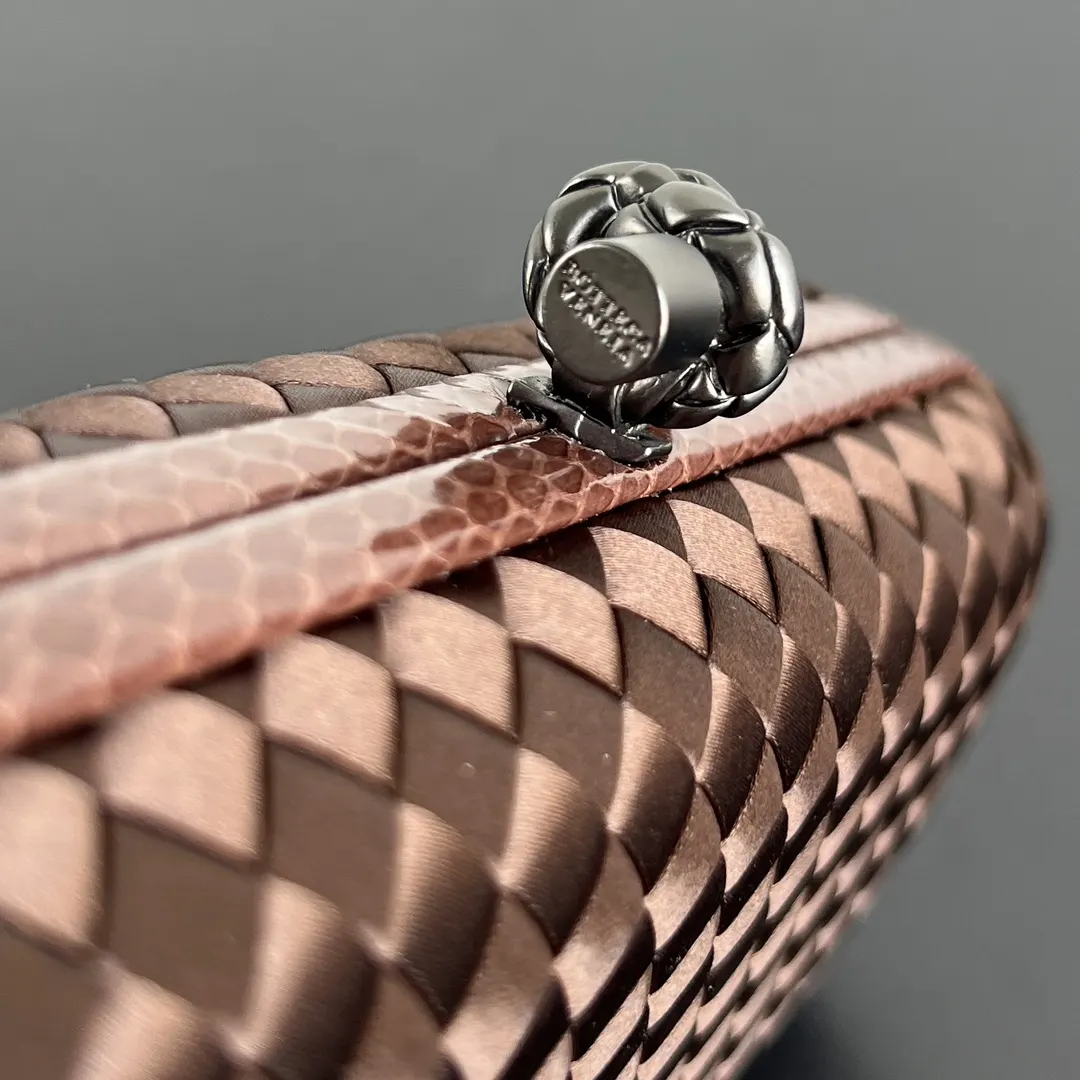 Bottega Veneta 化妆包 便携收纳款