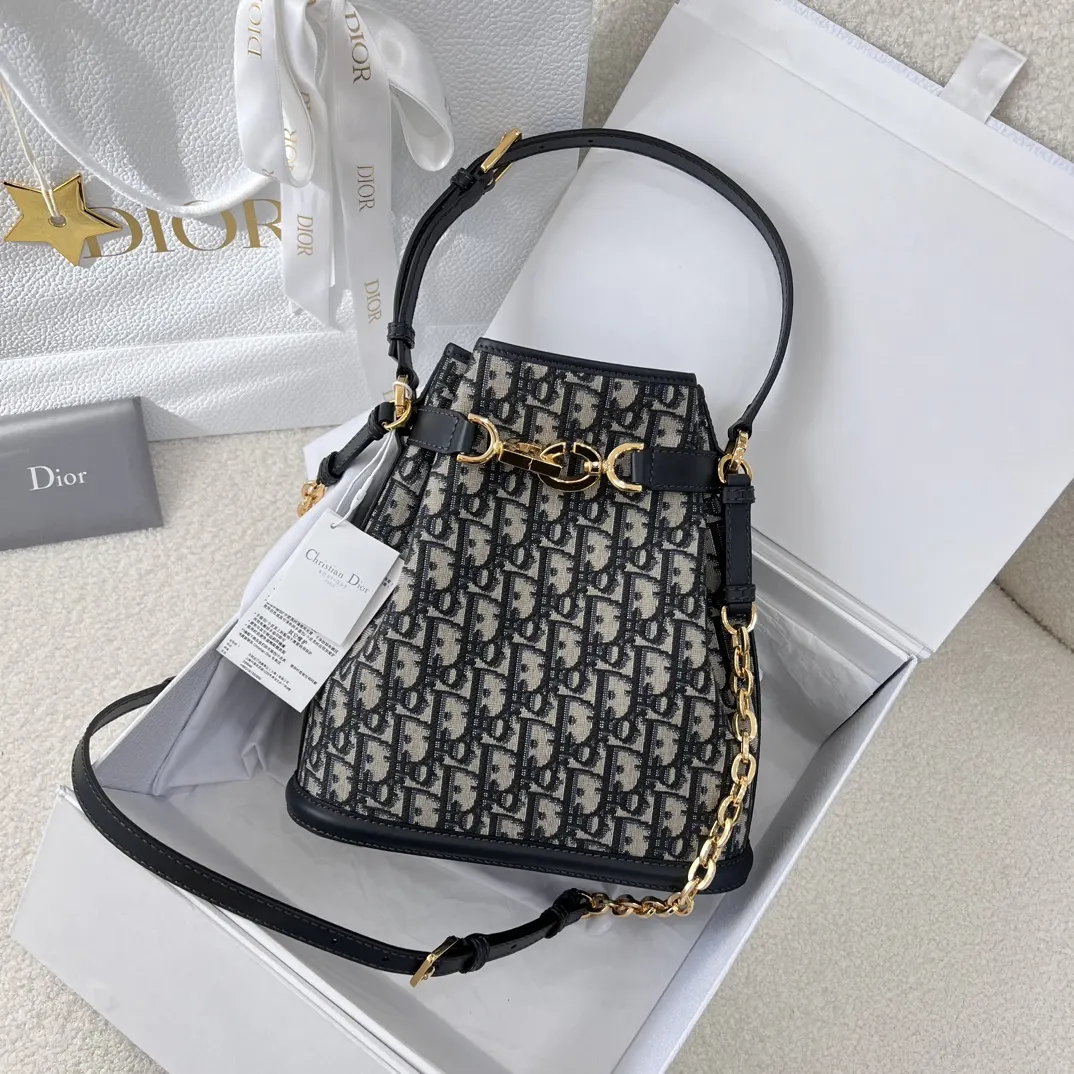 批 水桶包 中号 优雅而 链条包 精致链条款