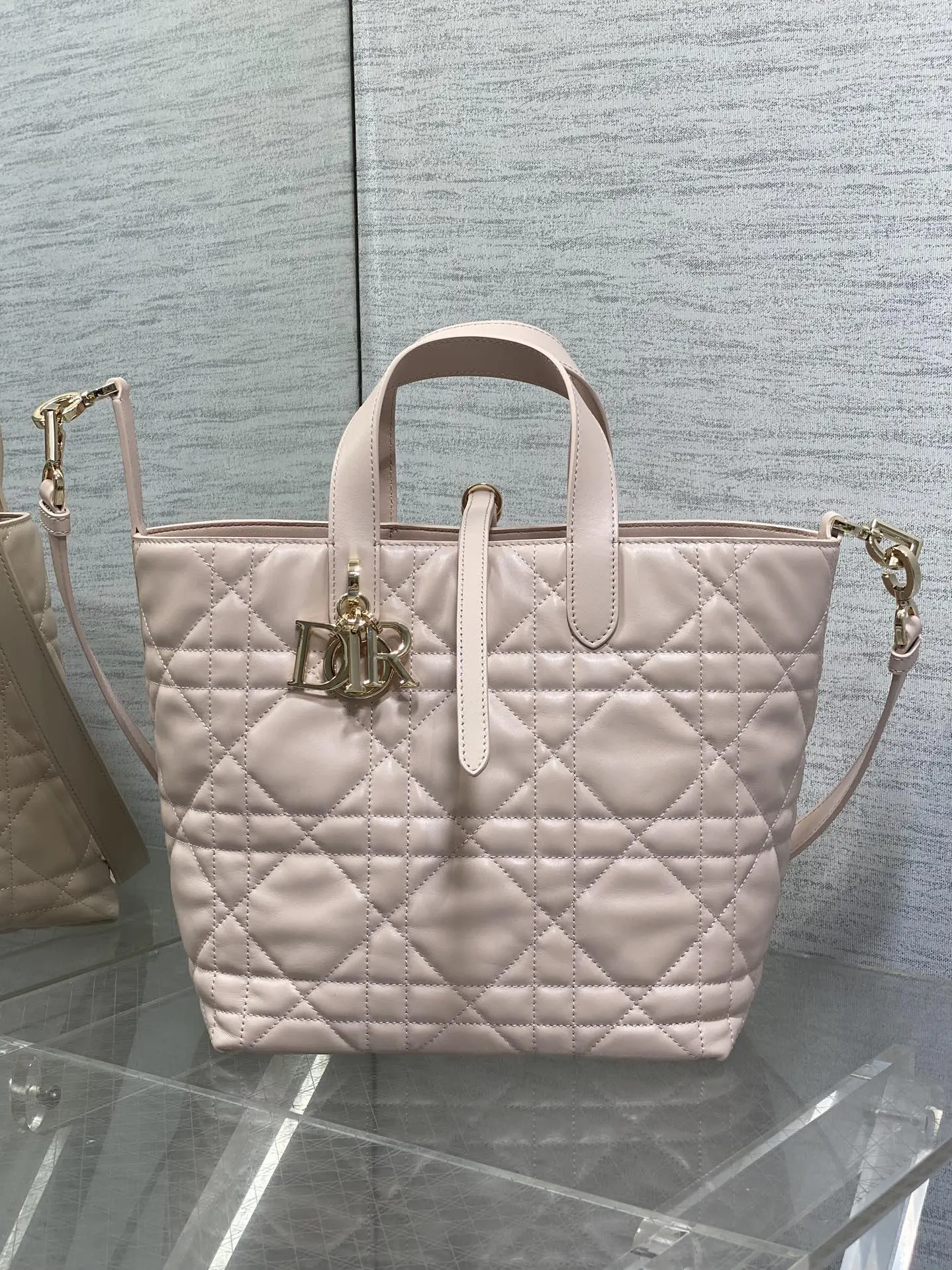 小牛皮 中号粉 Toujours竖版系列中号 专属菜 水桶包 休閒水桶款