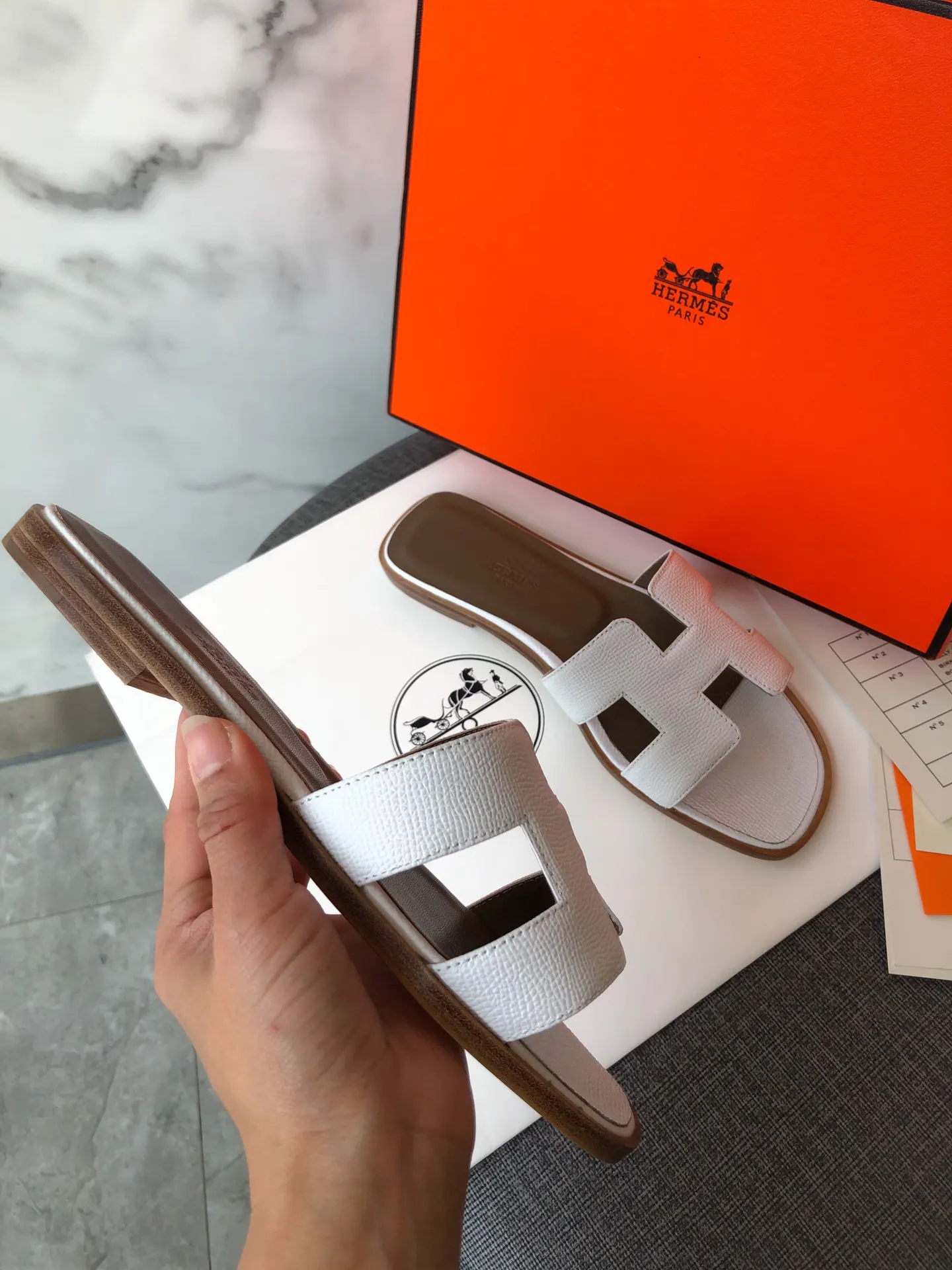 Hermès Oran Slides