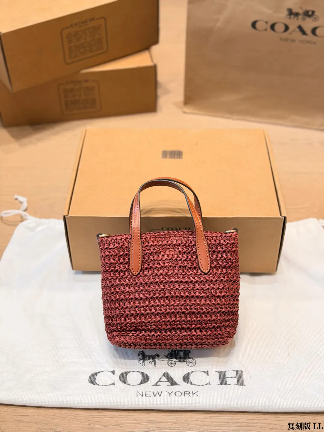 Coach 棕色 紅色 皮革 托特包 大容量托特款(數字8) Coach 棕色 紅色 皮革 托特包 大容量托特款(數字8)