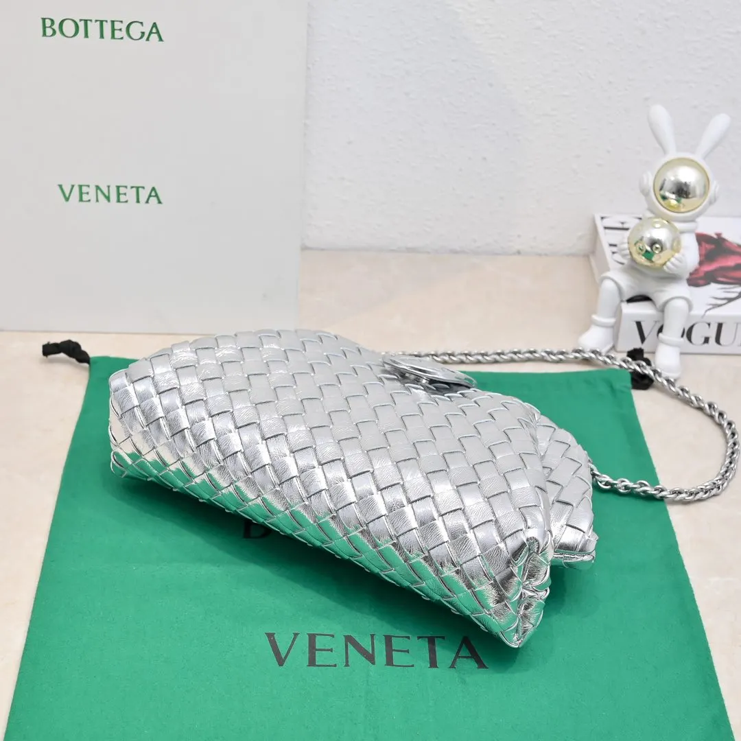 Bottega Veneta 羊皮 鏈條包 精致鏈條款