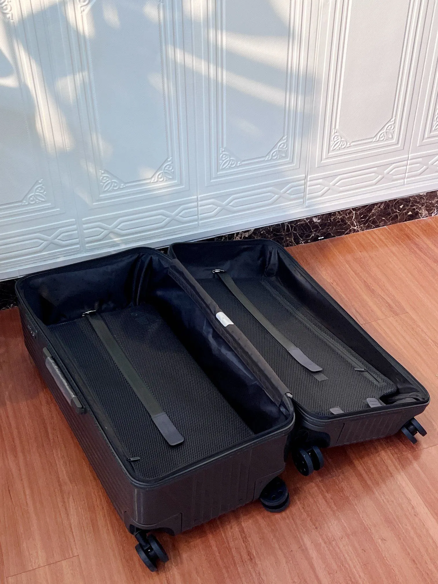 Black White Suitcase Travel Lightweight