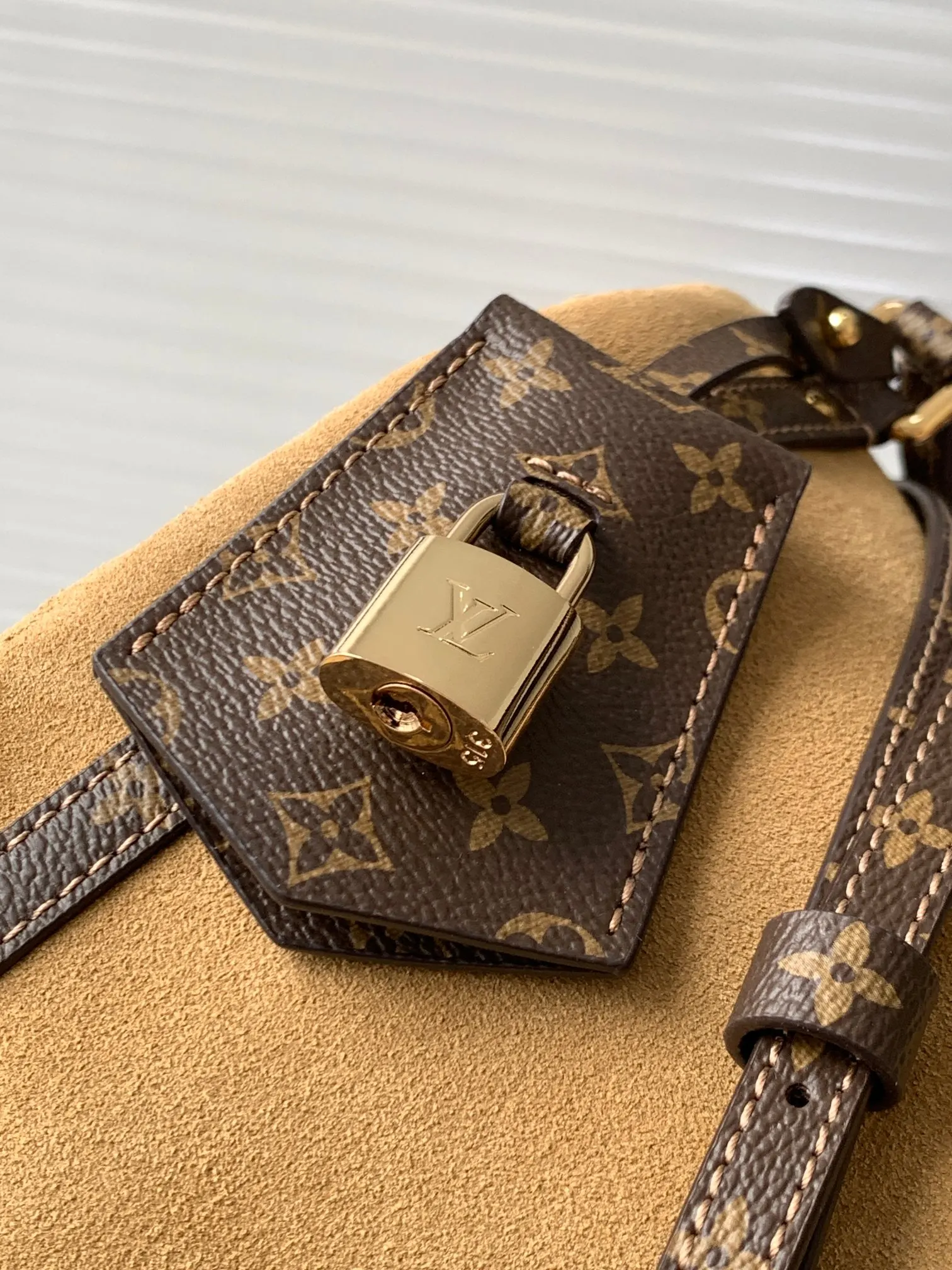 LV Keepall travel bag, large capacity travel model Image 5 LV Keepall travel bag, large capacity travel model Image 5