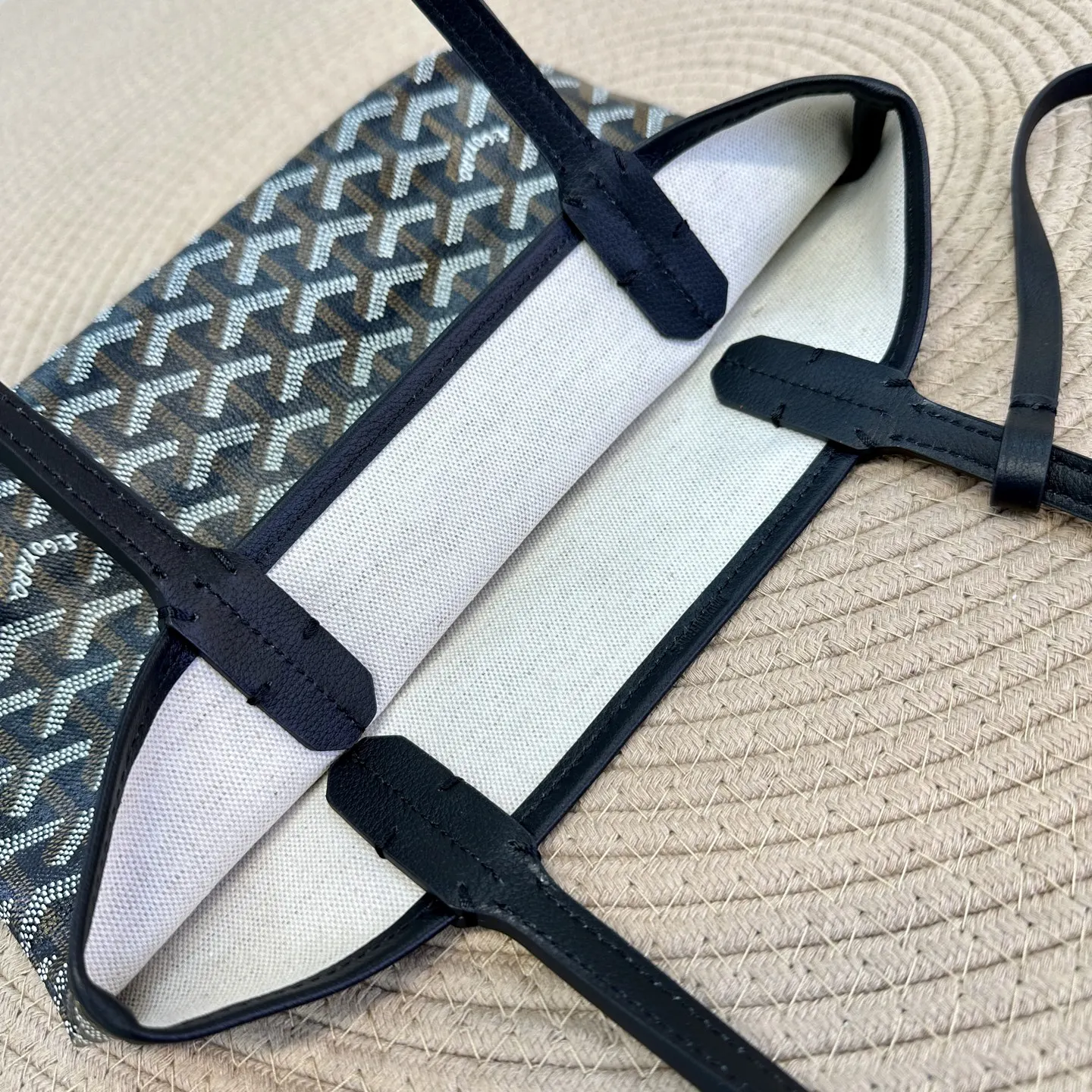 Goyard 戈雅托特 新升级 小单 迷你购物袋 菜篮子 清爽小包 托特包 大容量托特款(數字9) Goyard 戈雅托特 新升级 小单 迷你购物袋 菜篮子 清爽小包 托特包 大容量托特款(數字9)