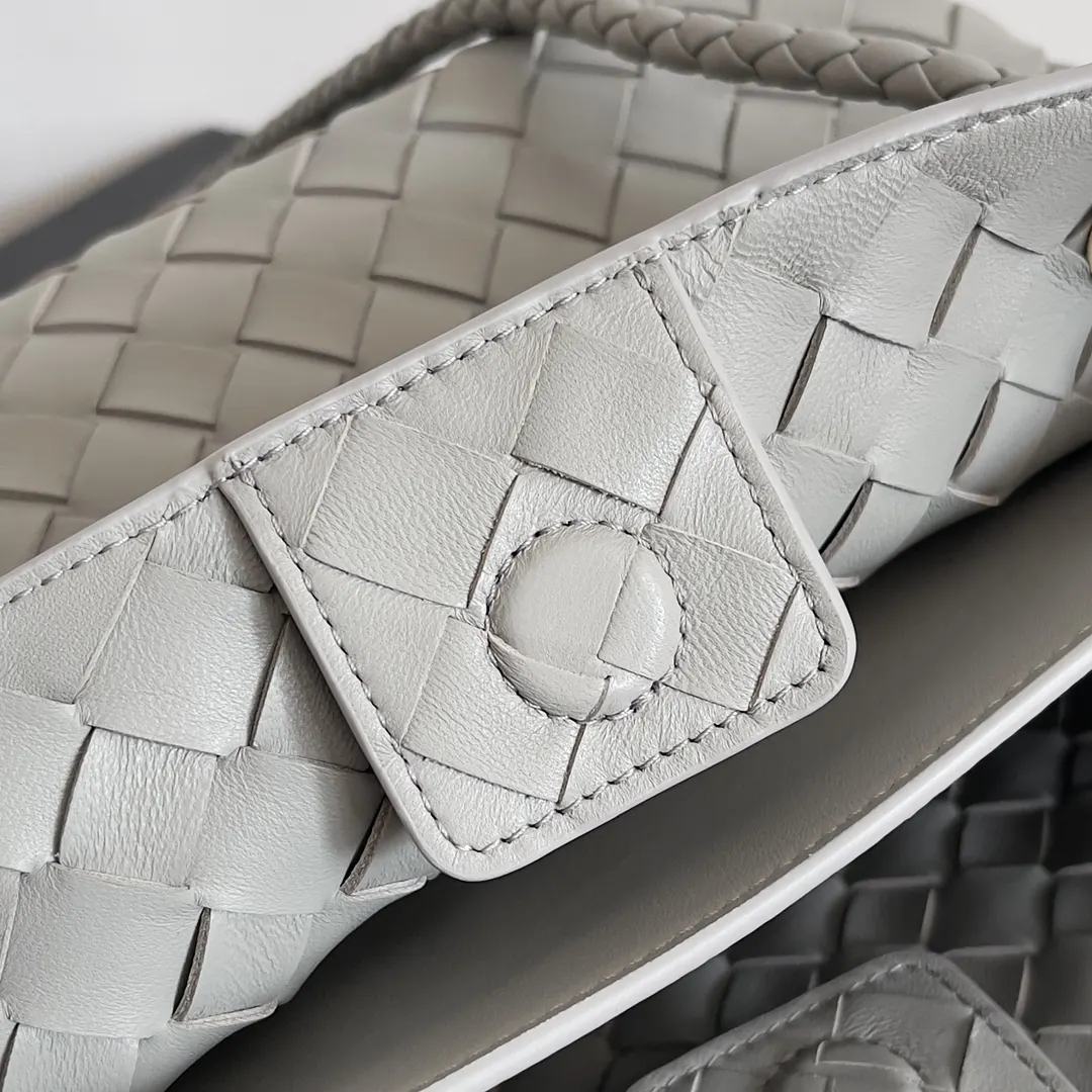 Bottega Veneta Andiamo 白色 编织手提包 精选款